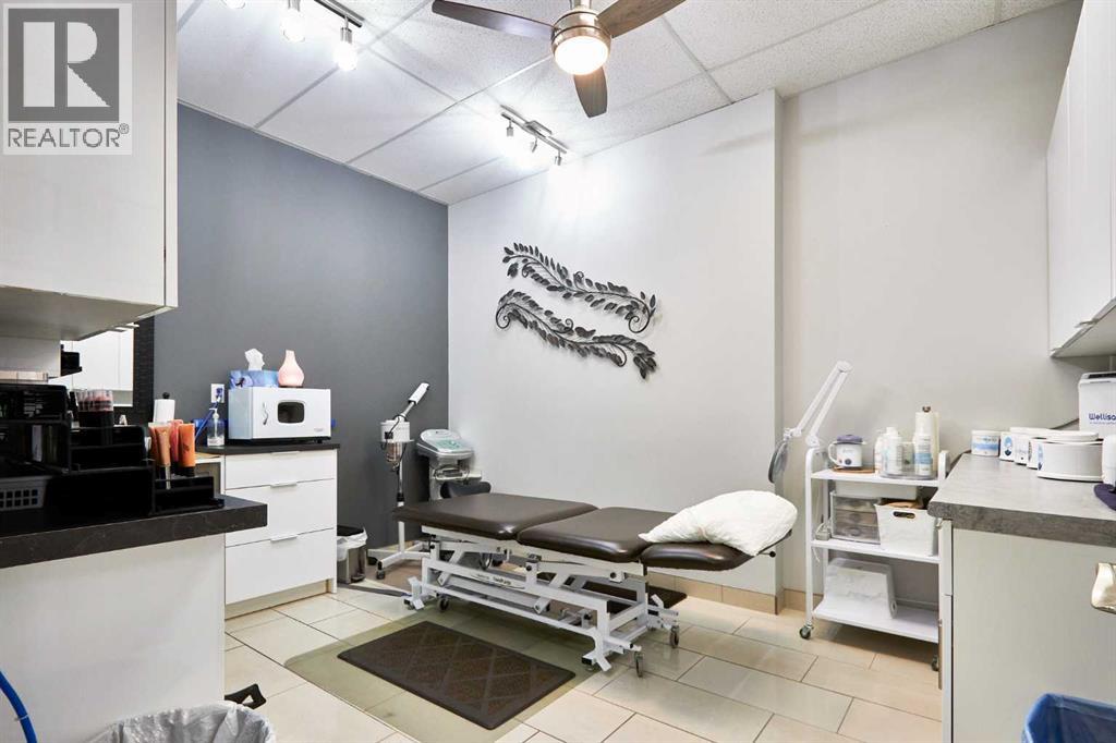 
          1299 Trans Canada Way Southeast
            <br/>
            <span>Medicine Hat</span>
            , 
            <span>AB</span>
             <span>T1B1H9</span>
         - Photo 15