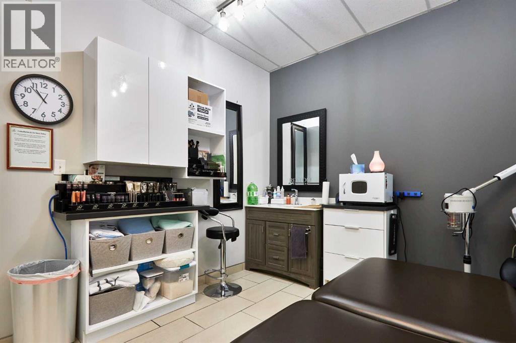 
          1299 Trans Canada Way Southeast
            <br/>
            <span>Medicine Hat</span>
            , 
            <span>AB</span>
             <span>T1B1H9</span>
         - Photo 18