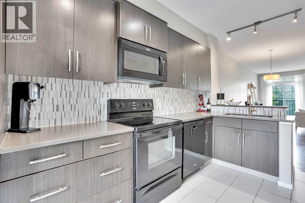 306 Ascot Circle SW - Photo 3 of 13, Calgary, Alberta