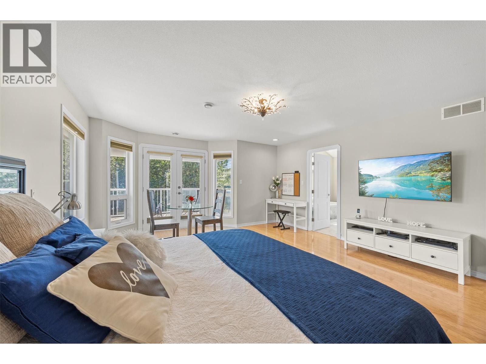 240 Heritage Boulevard - 28