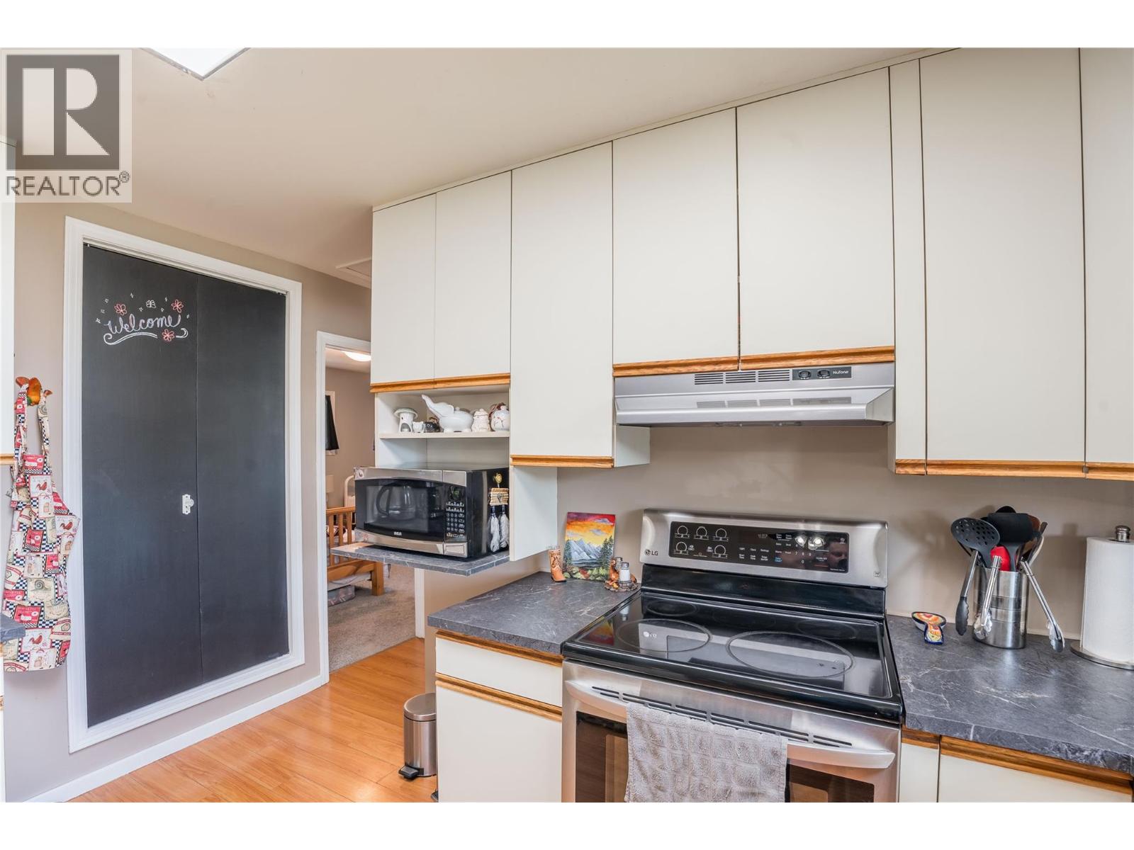 12240 SAUNDERS Crescent, Summerland