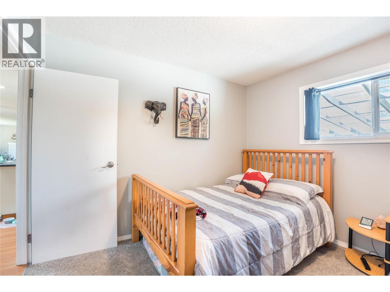 12240 SAUNDERS Crescent, Summerland