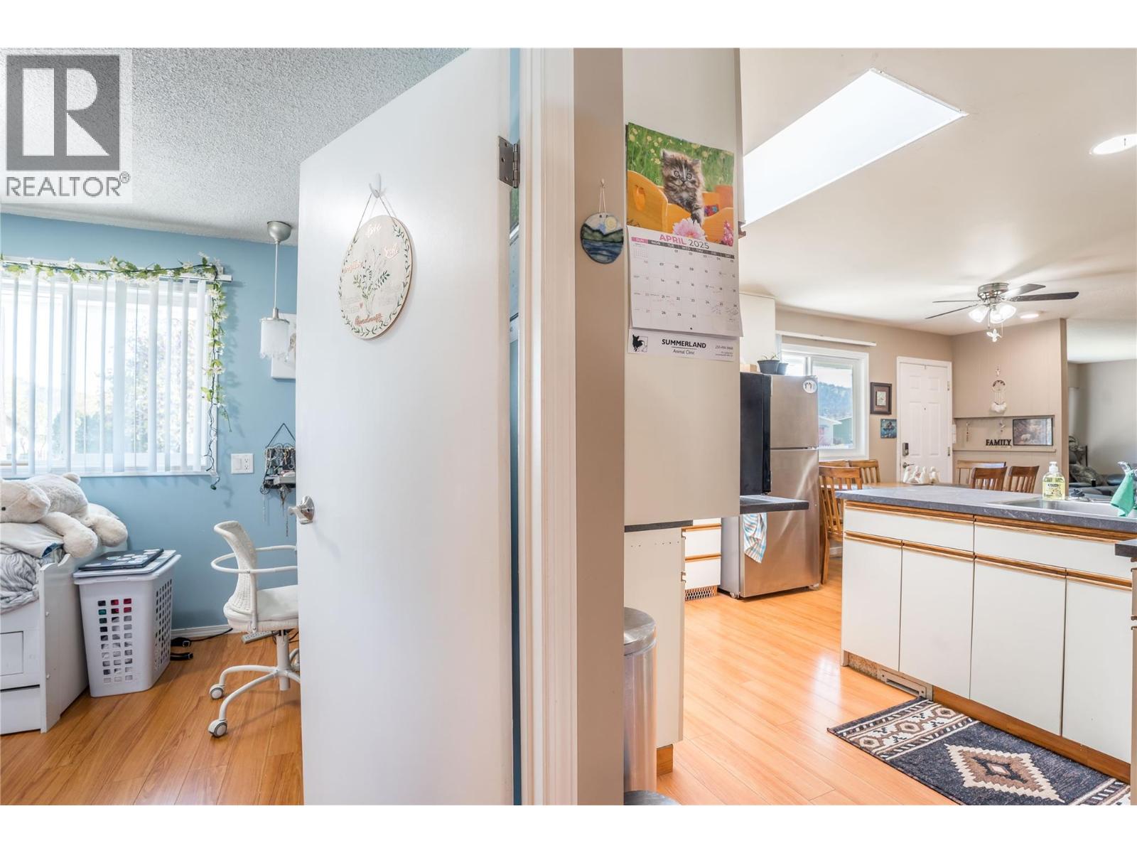 12240 SAUNDERS Crescent, Summerland