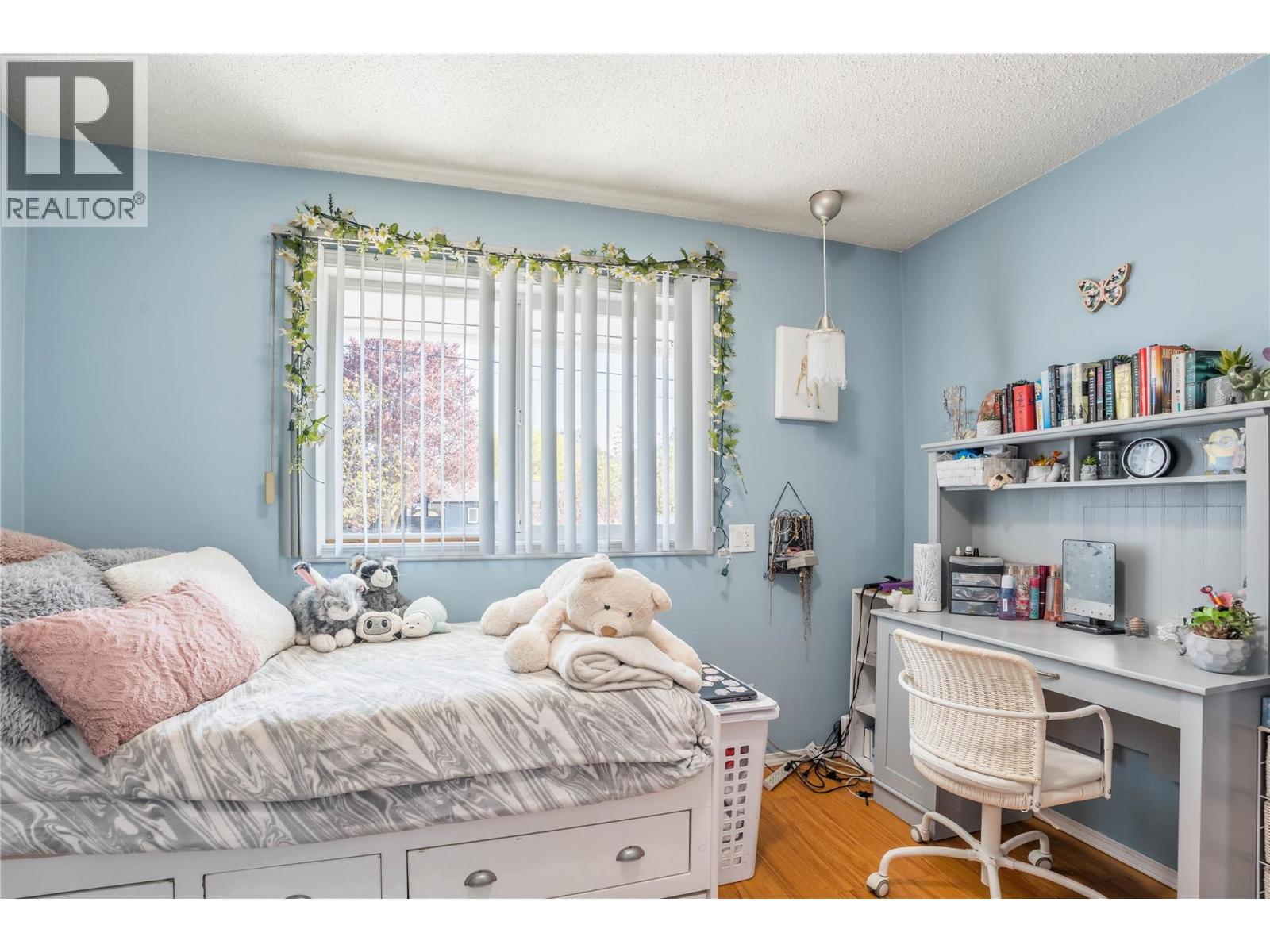 12240 SAUNDERS Crescent, Summerland