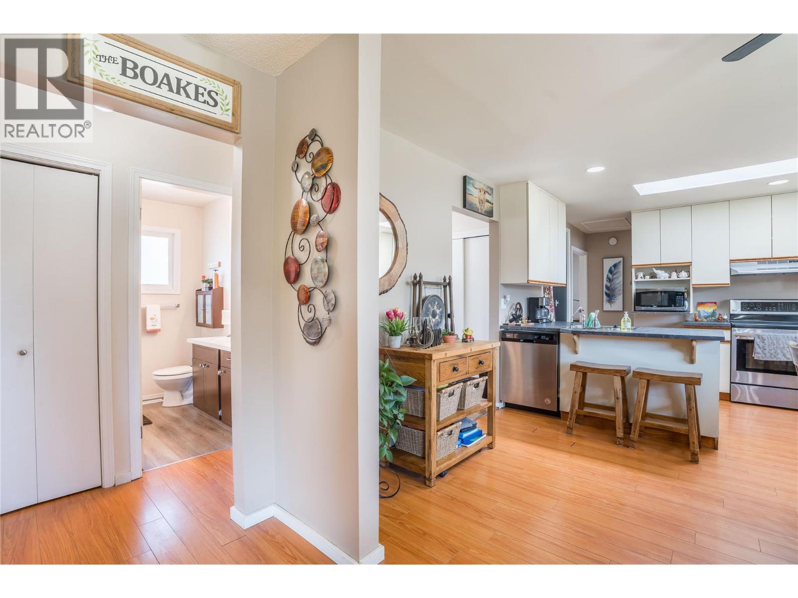 12240 SAUNDERS Crescent, Summerland