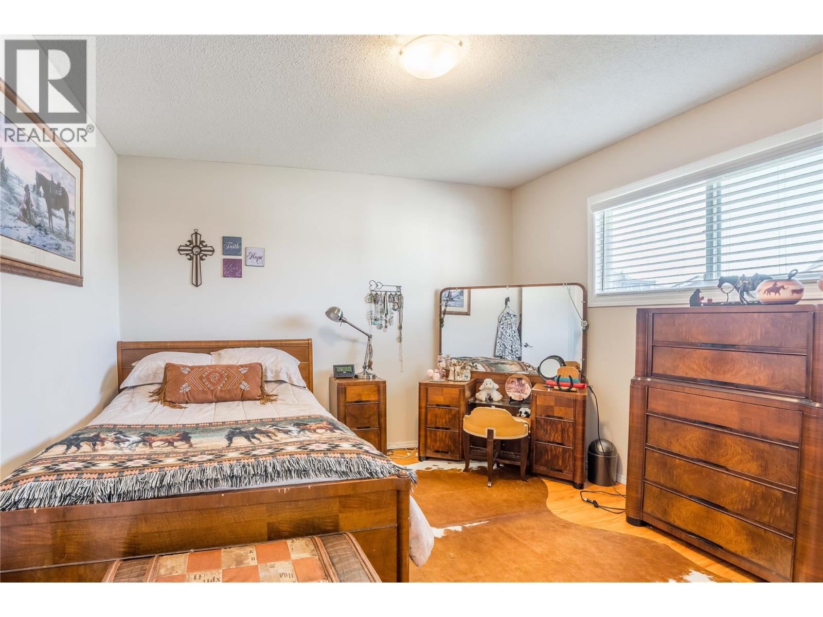 12240 SAUNDERS Crescent, Summerland