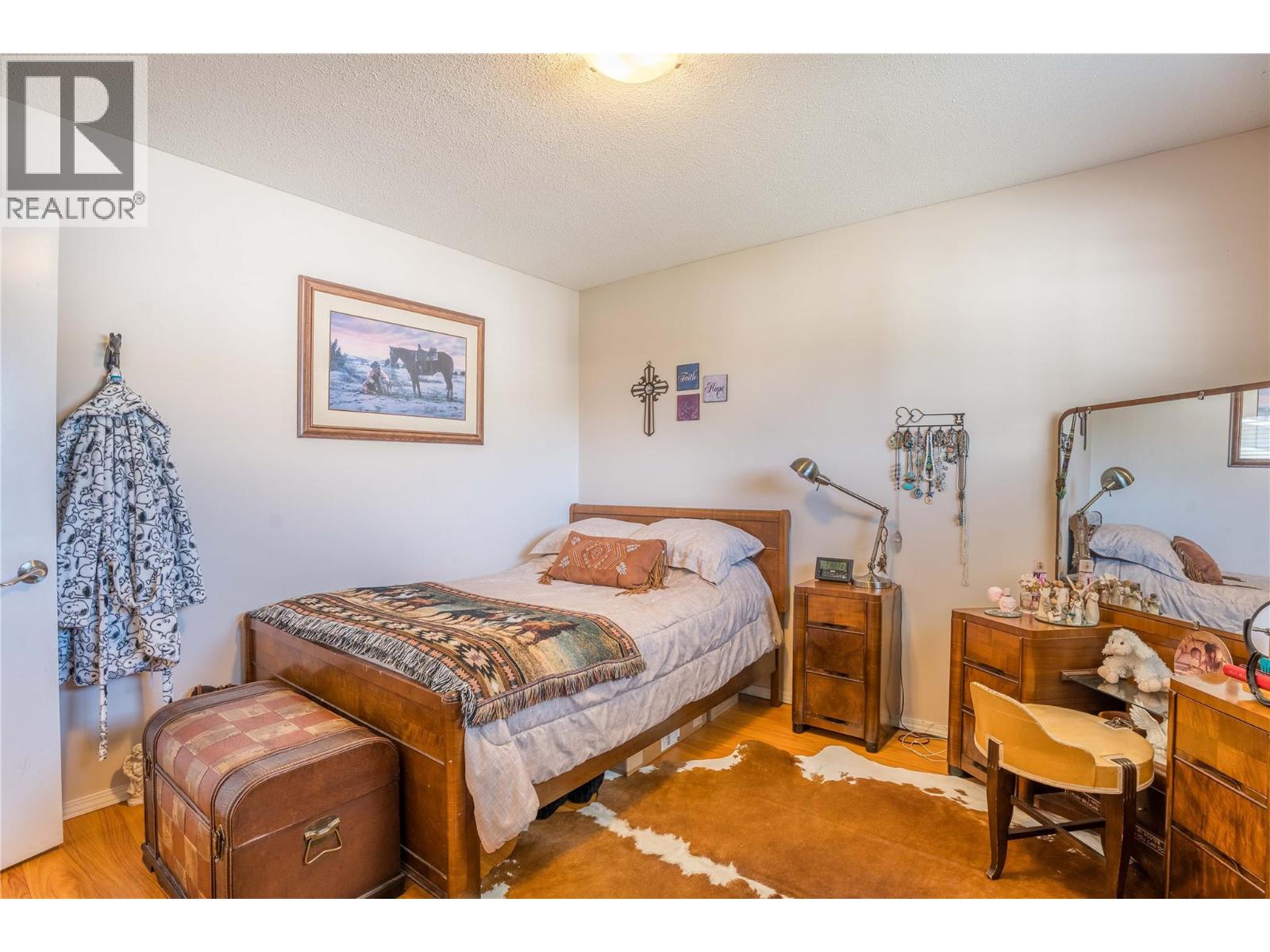 12240 SAUNDERS Crescent, Summerland