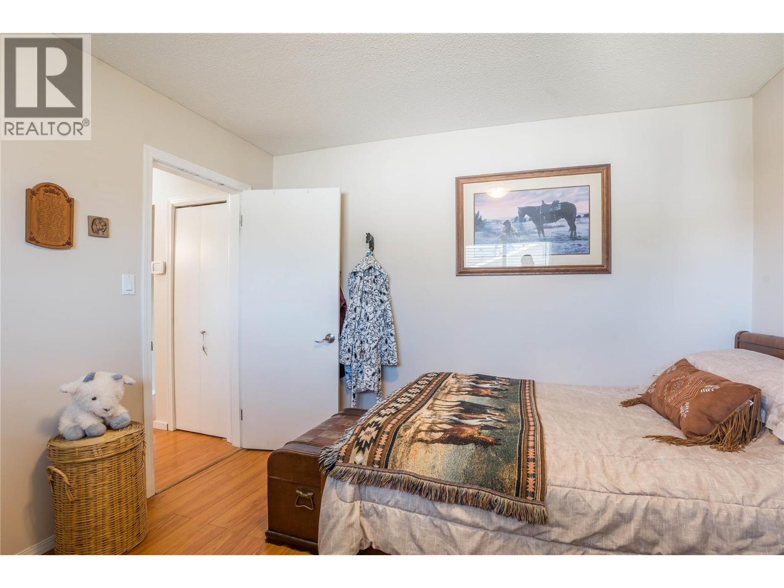 12240 SAUNDERS Crescent, Summerland
