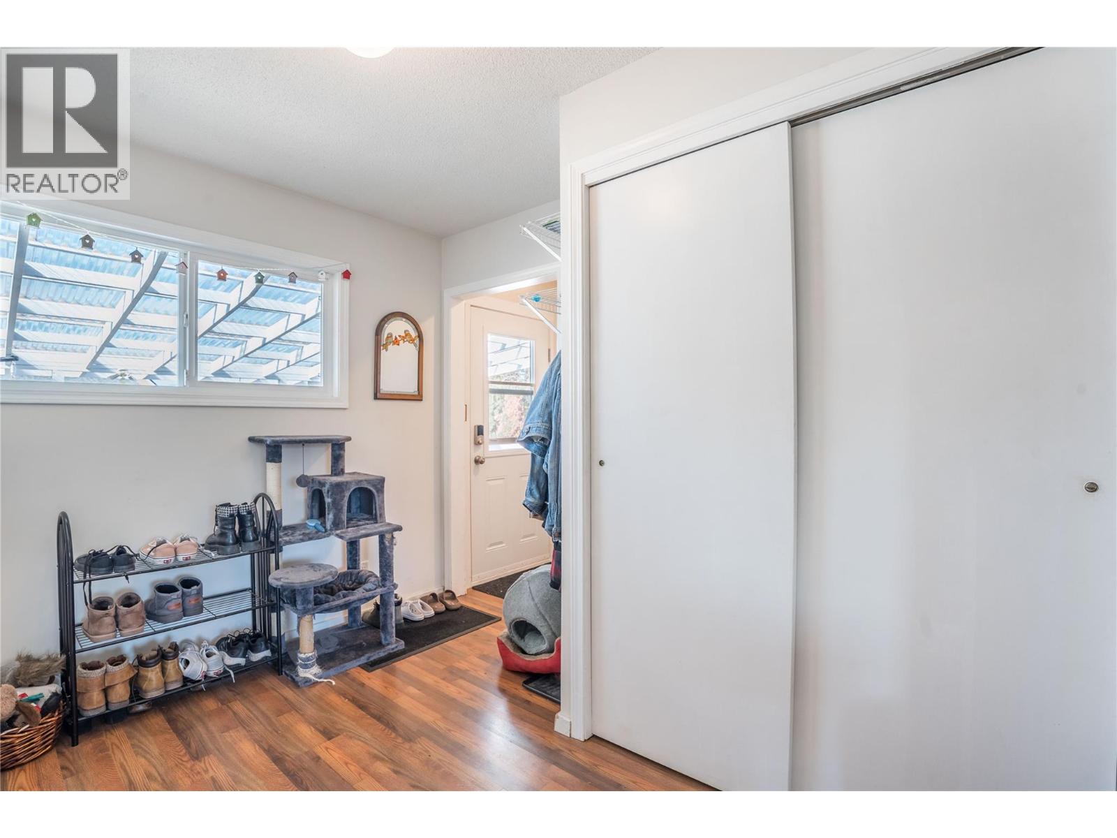 12240 SAUNDERS Crescent, Summerland