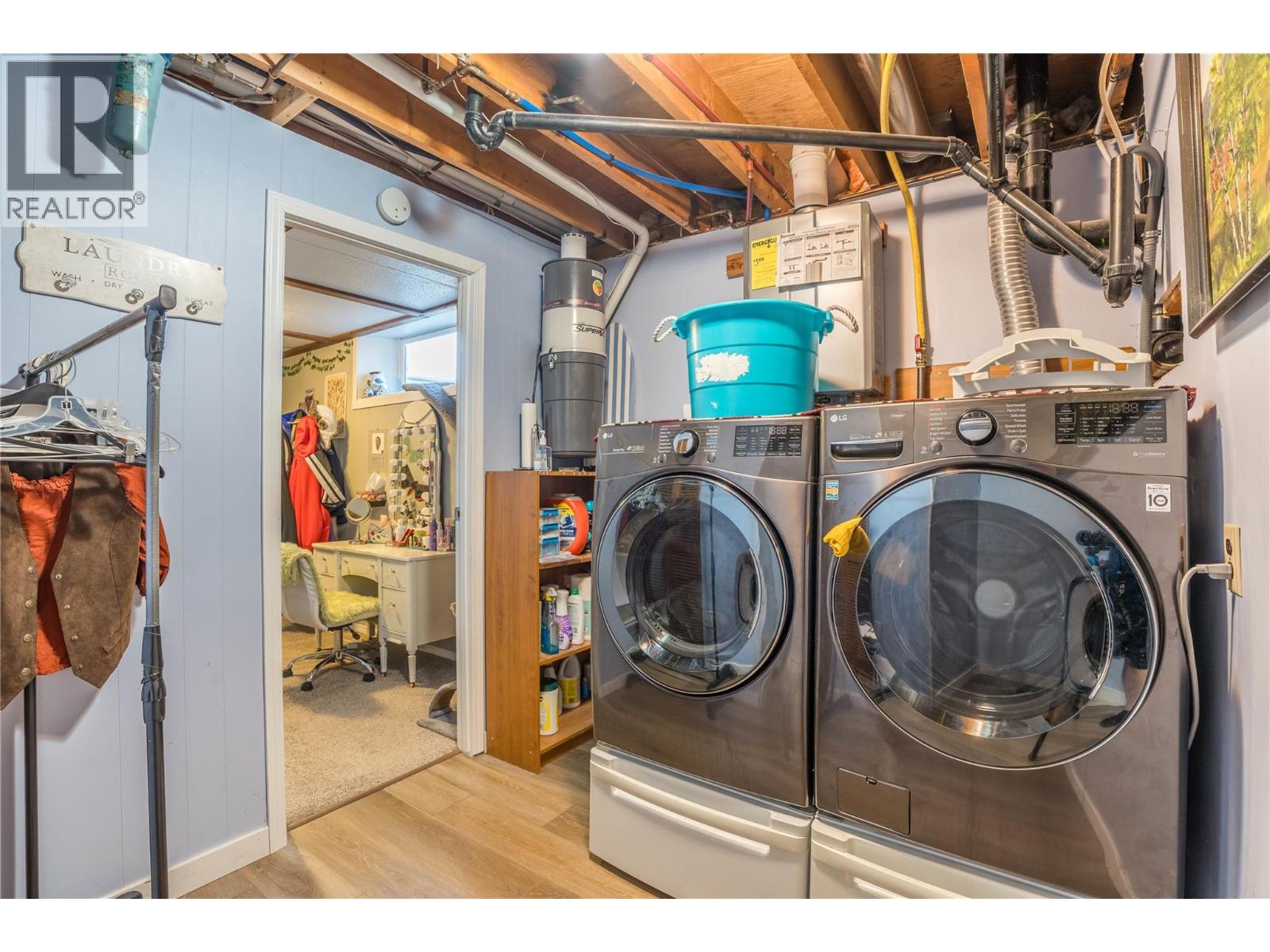 12240 SAUNDERS Crescent, Summerland