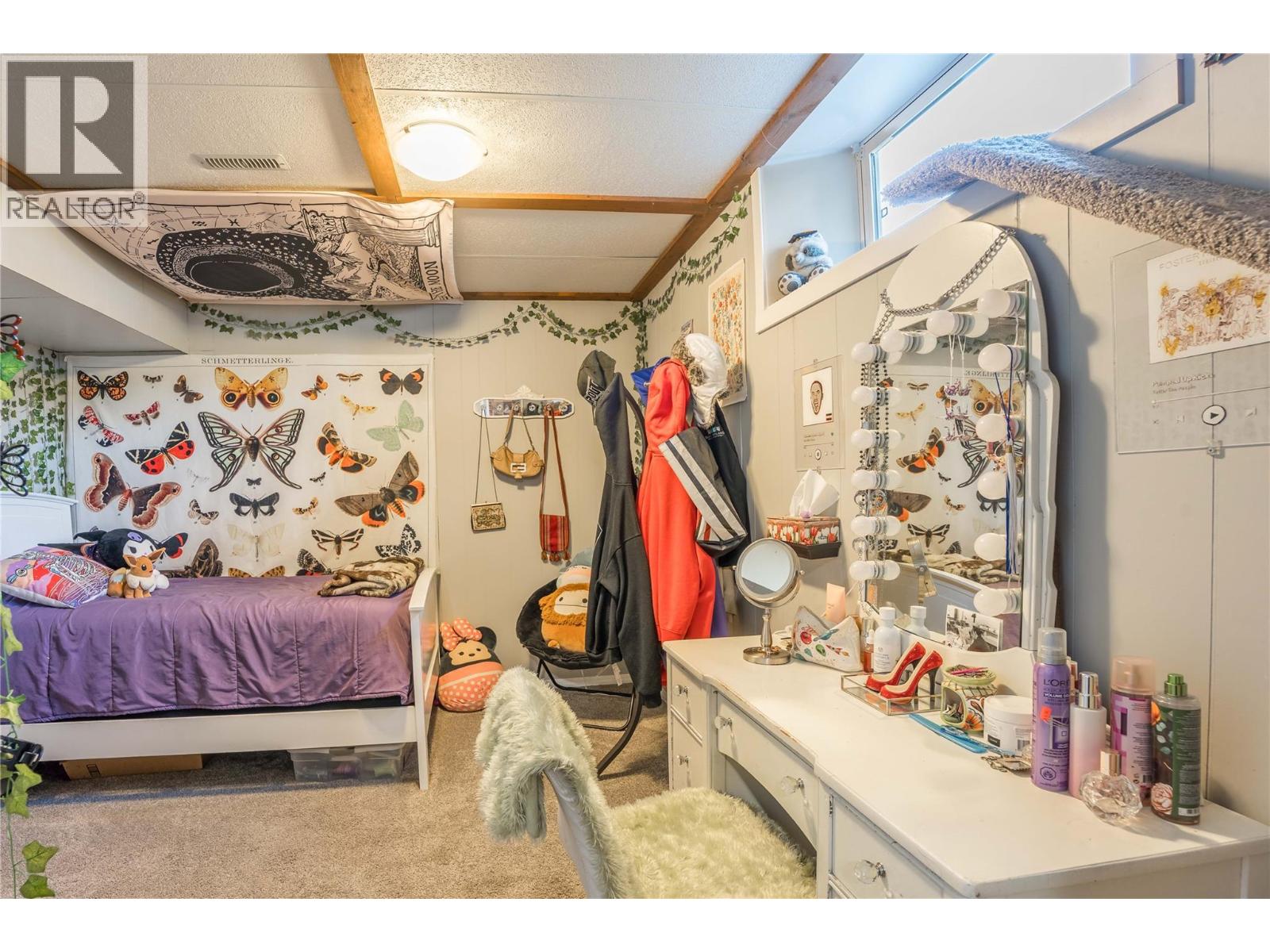 12240 SAUNDERS Crescent, Summerland