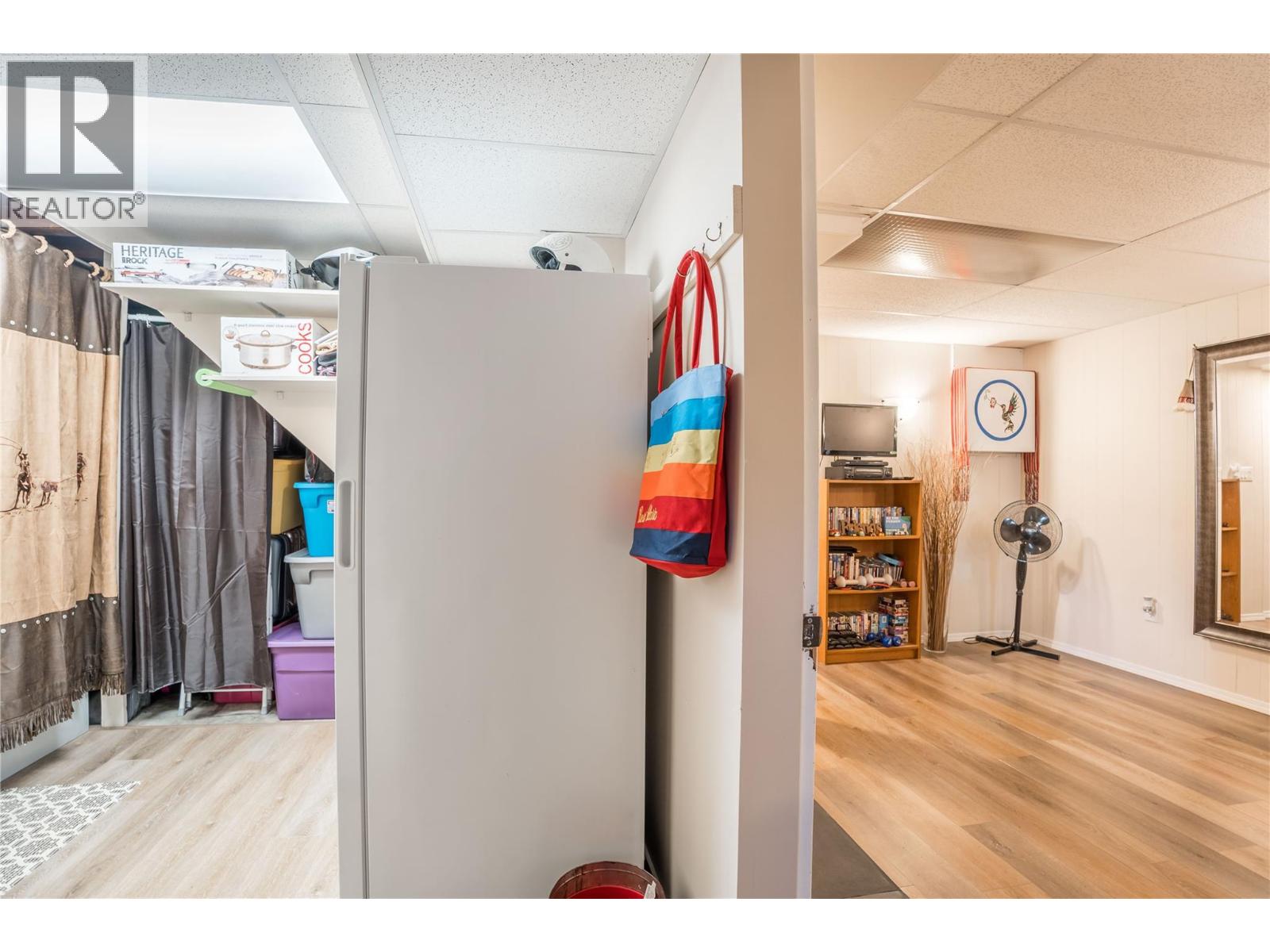 12240 SAUNDERS Crescent, Summerland