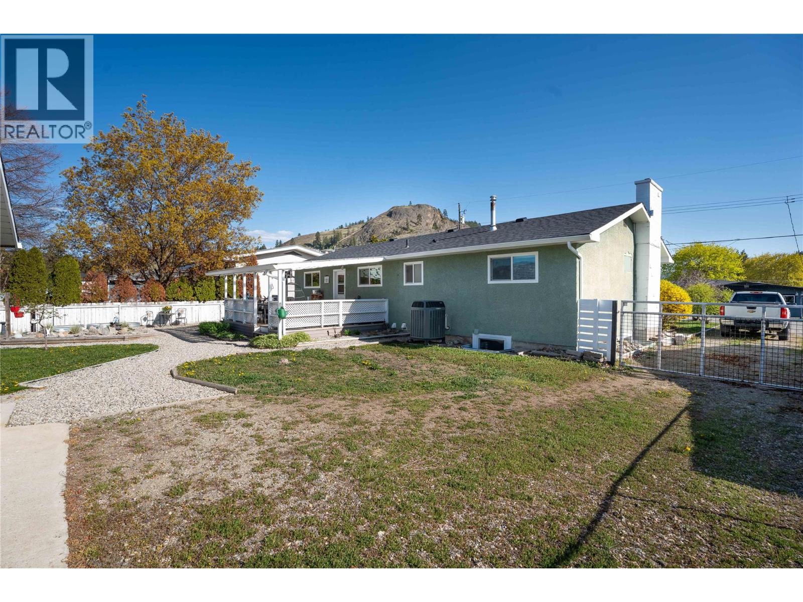 12240 SAUNDERS Crescent, Summerland