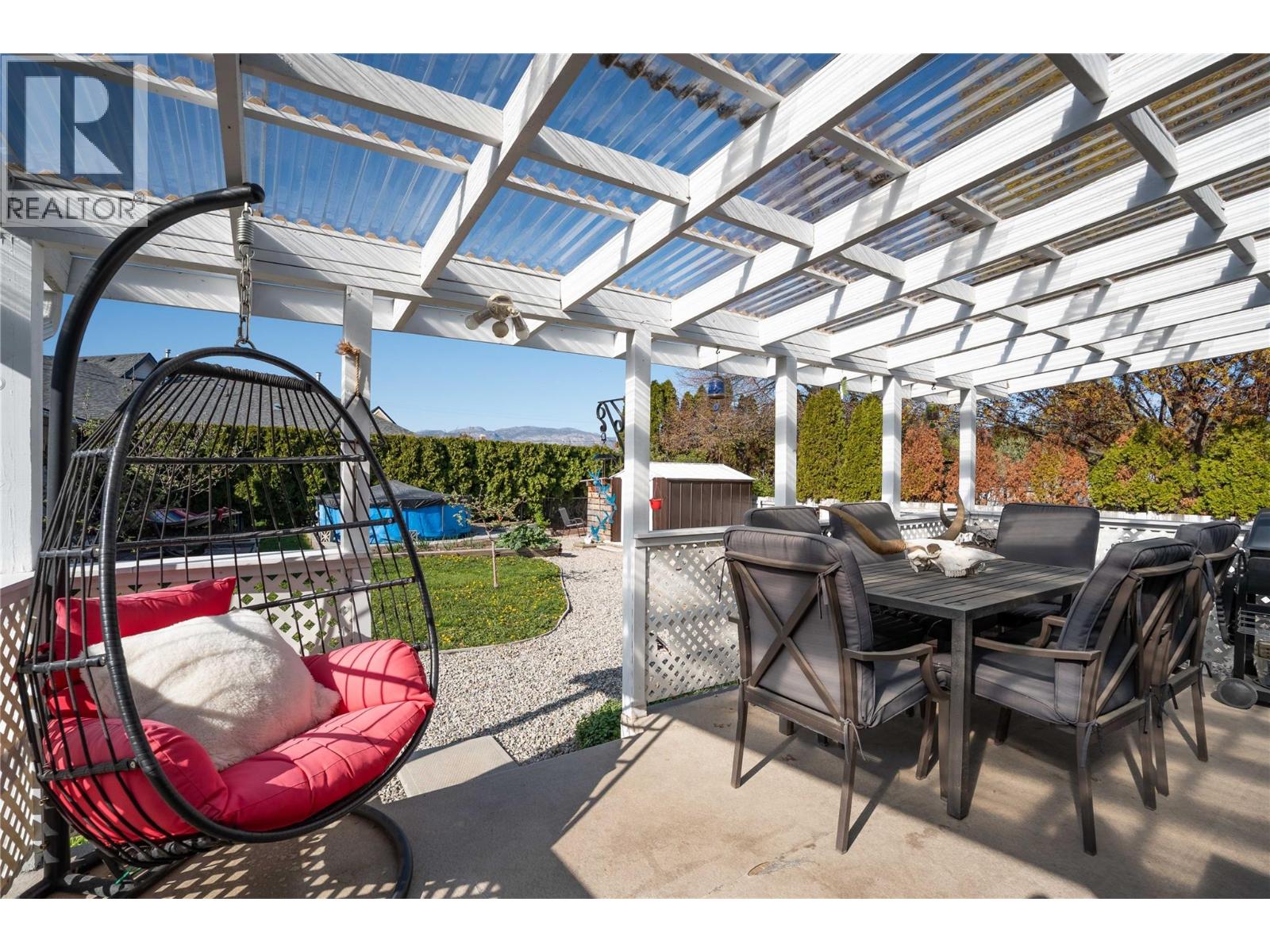 12240 SAUNDERS Crescent, Summerland