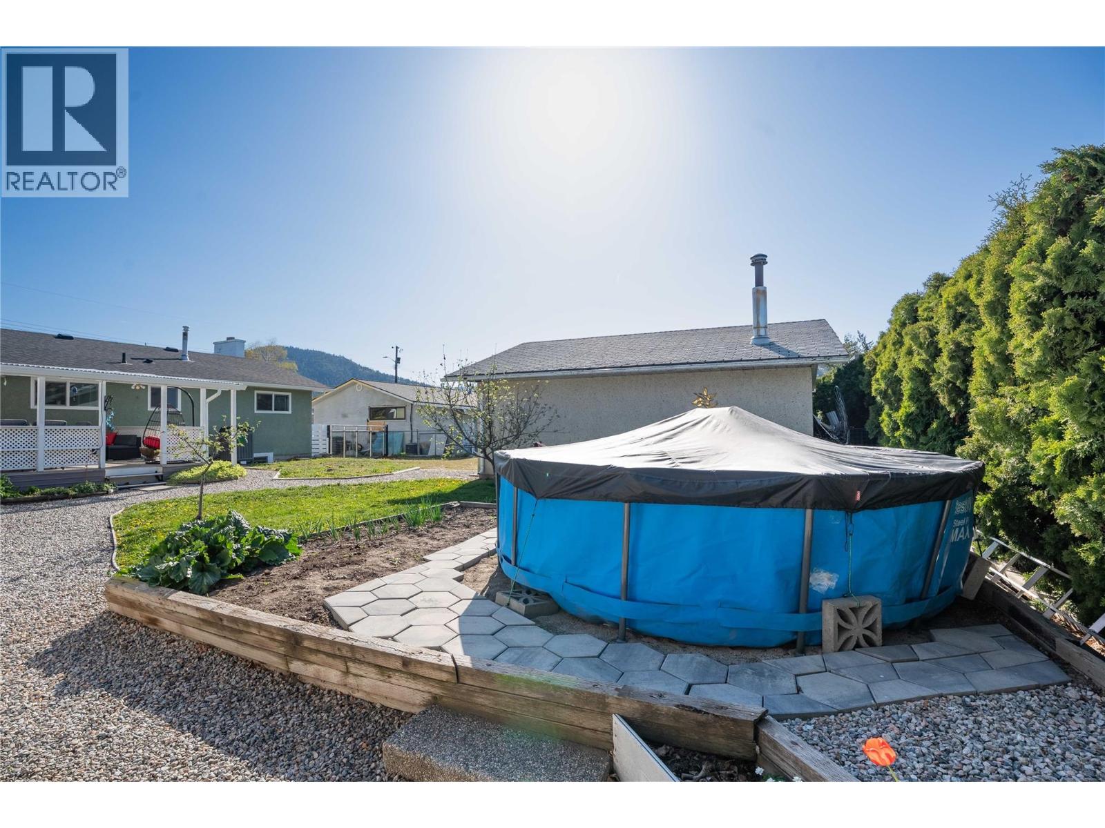 12240 SAUNDERS Crescent, Summerland