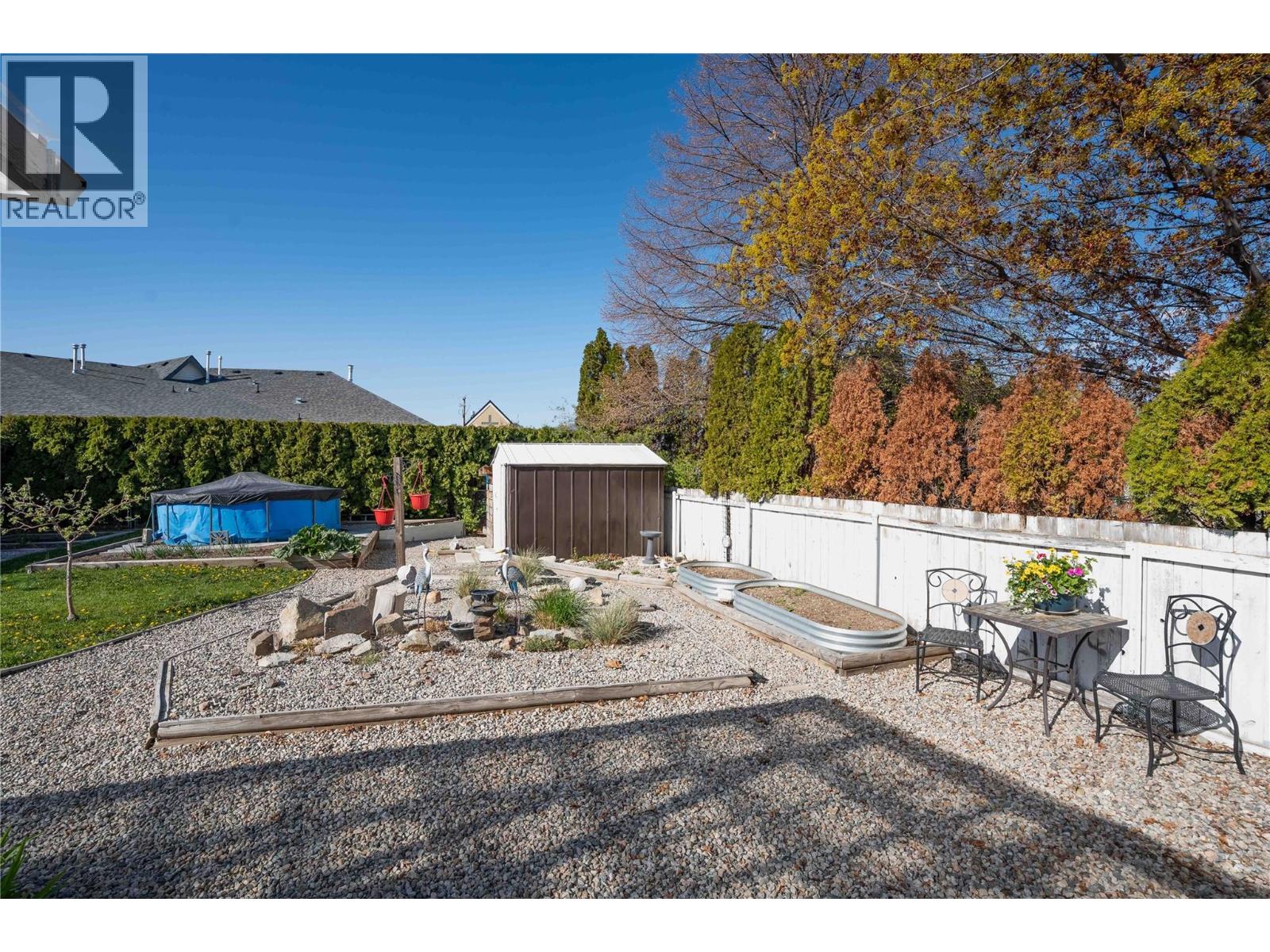 12240 SAUNDERS Crescent, Summerland