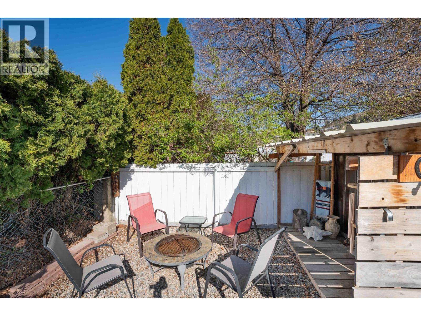 12240 SAUNDERS Crescent, Summerland