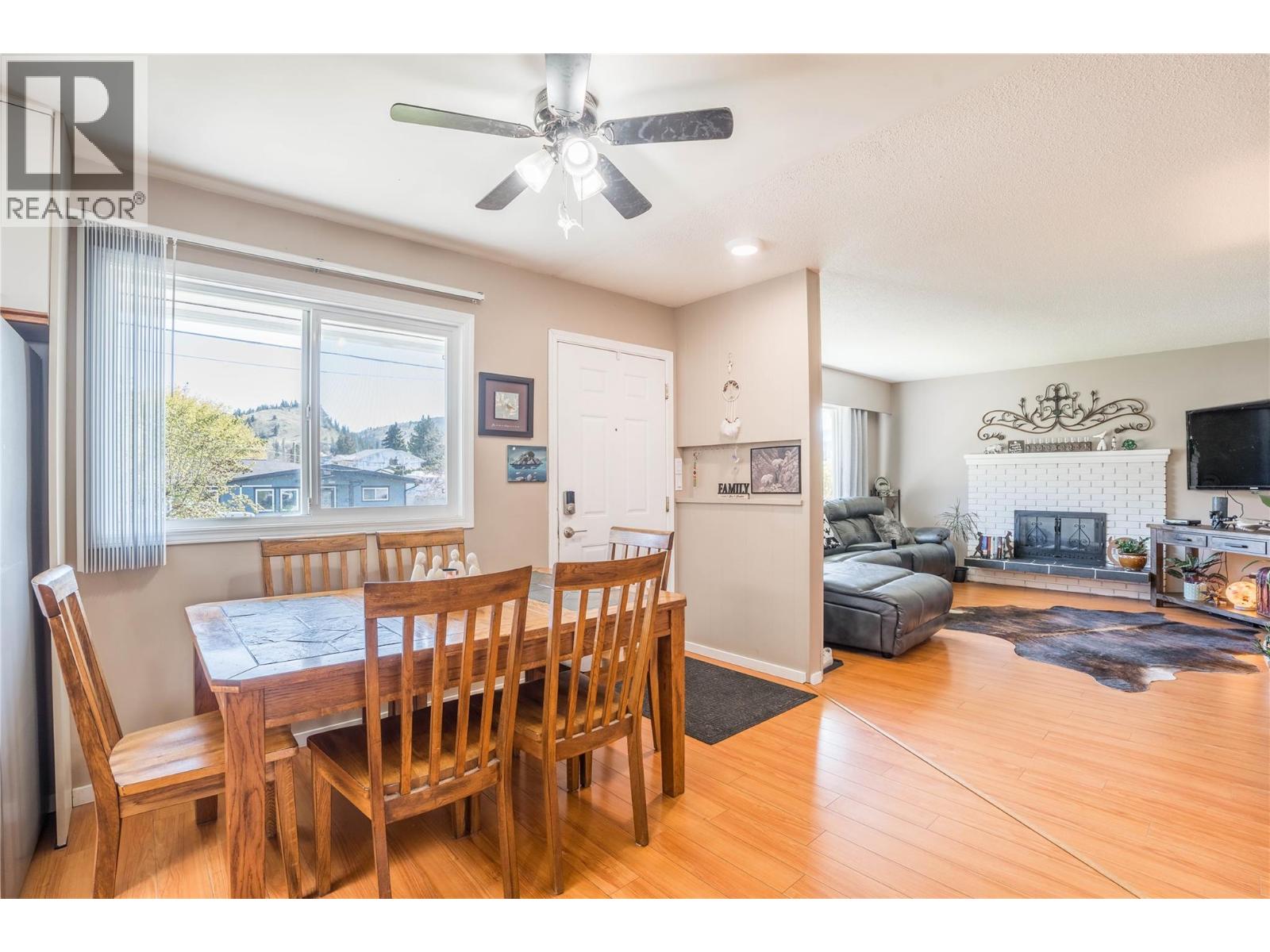 12240 SAUNDERS Crescent, Summerland