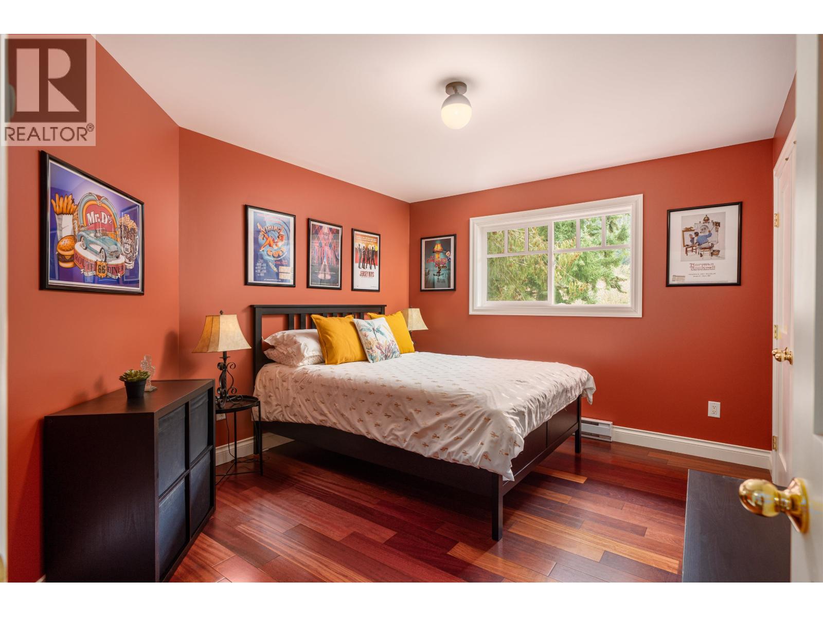 947 VILLAGE DRIVE, Bowen Island