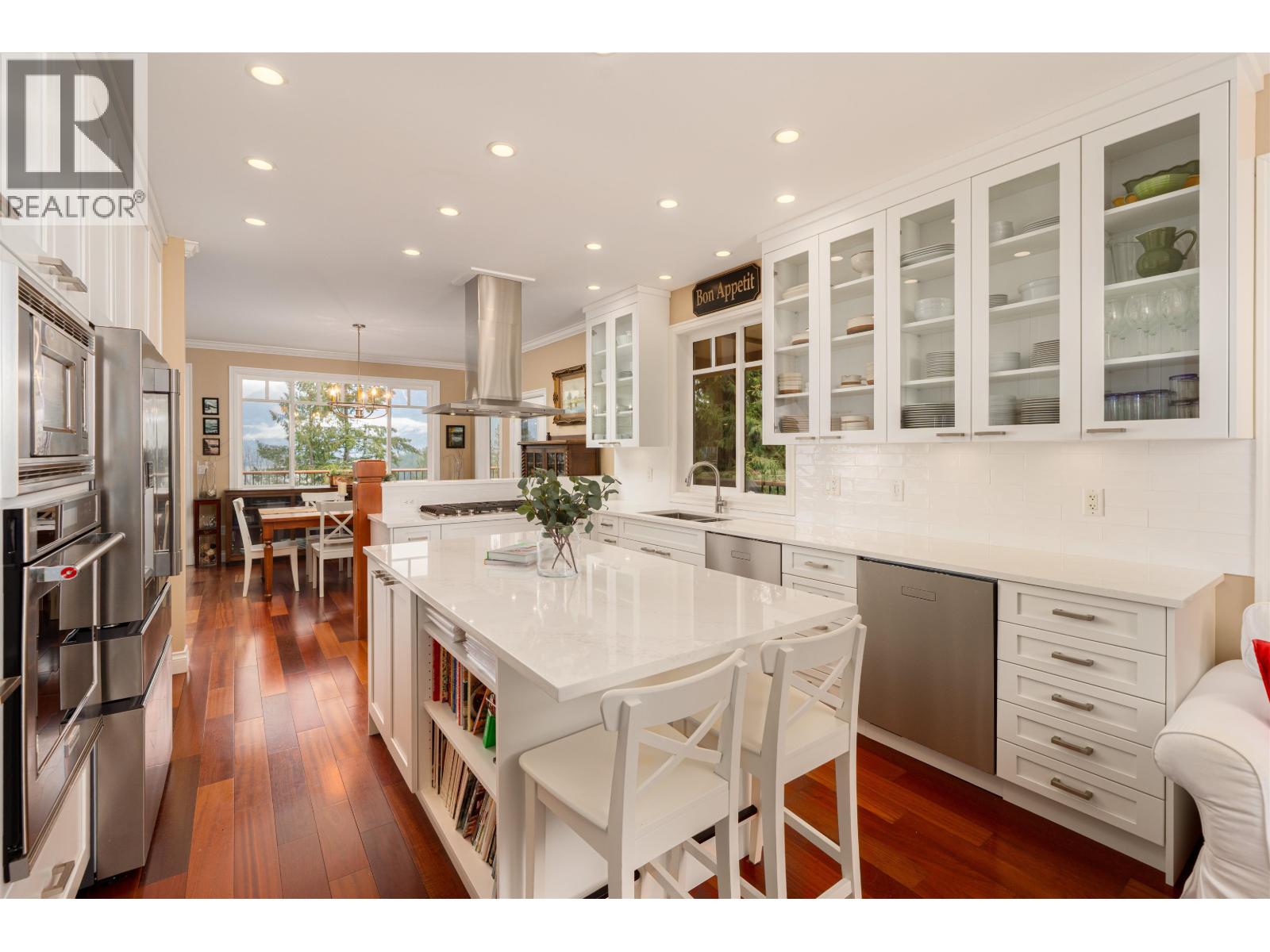 947 VILLAGE DRIVE, Bowen Island