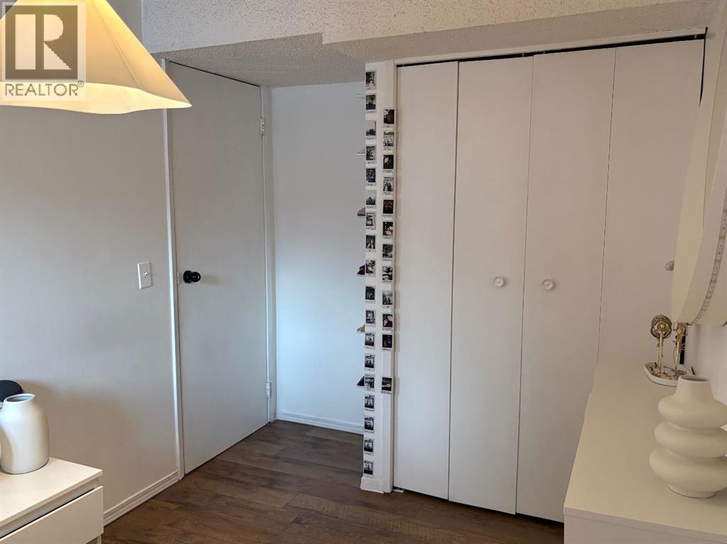 Single Family House Bi-level for Sale in    Street SE Forest Lawn Calgary 