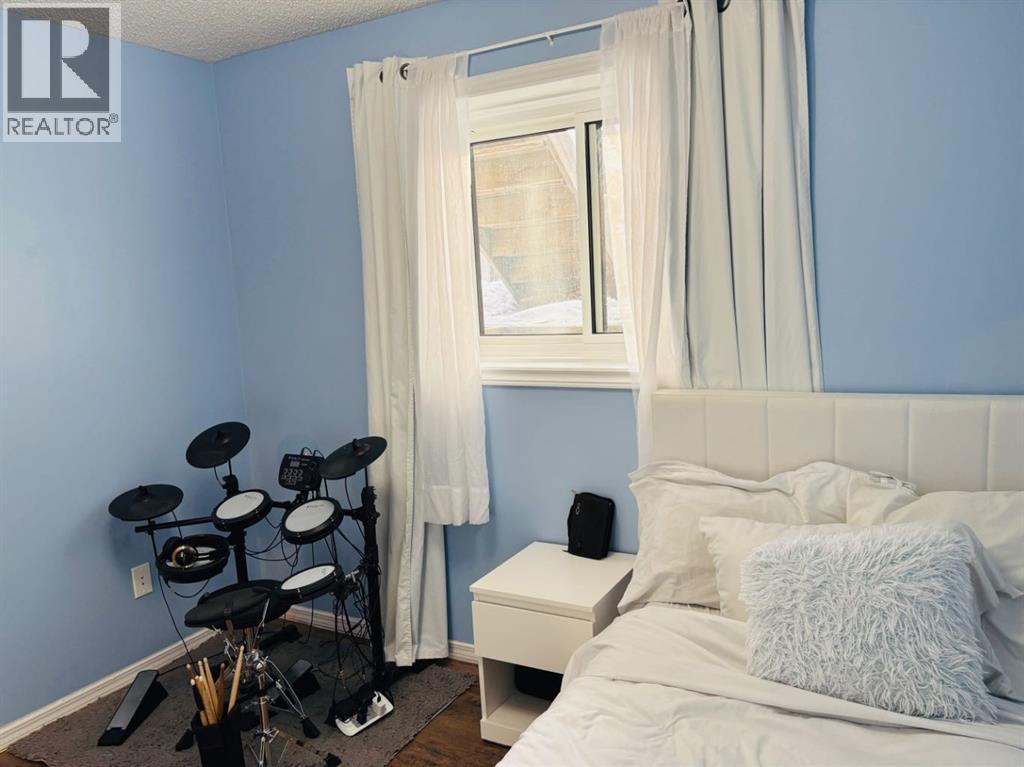 Single Family House Bi-level for Sale in    Street SE Forest Lawn Calgary 