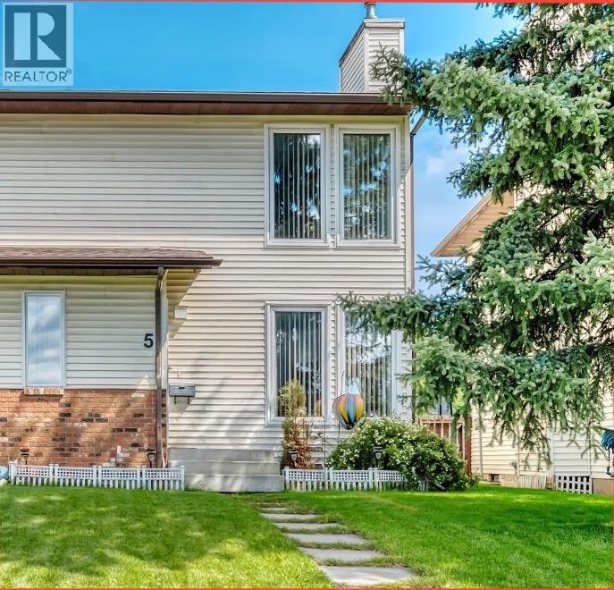 Single Family House for Sale in  Falsby Place NE Falconridge Calgary 