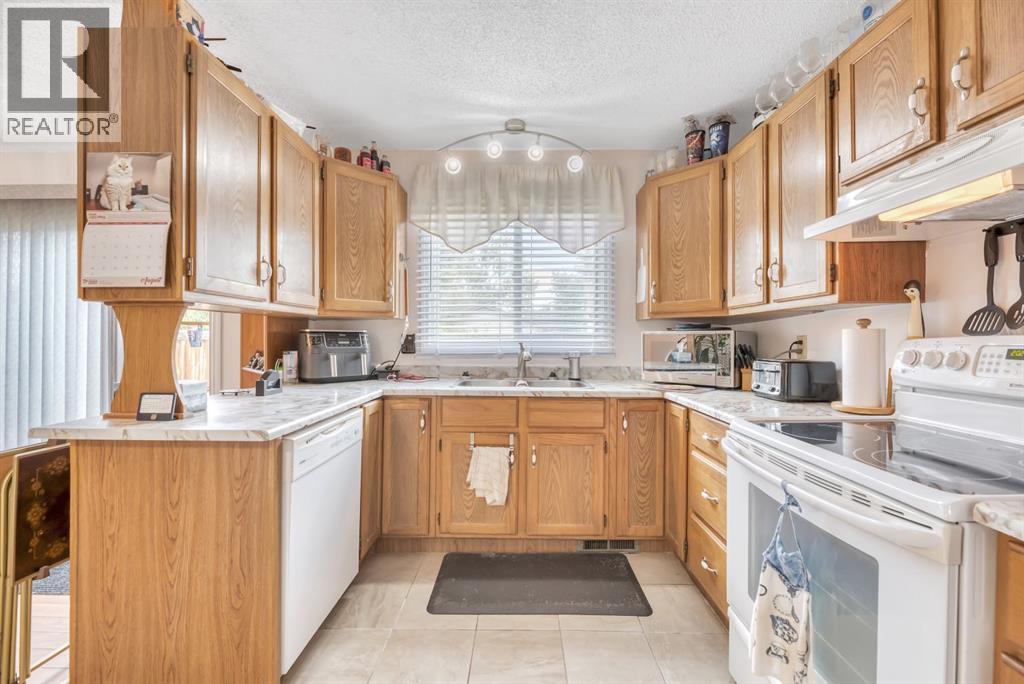 Single Family House for Sale in  Falsby Place NE Falconridge Calgary 