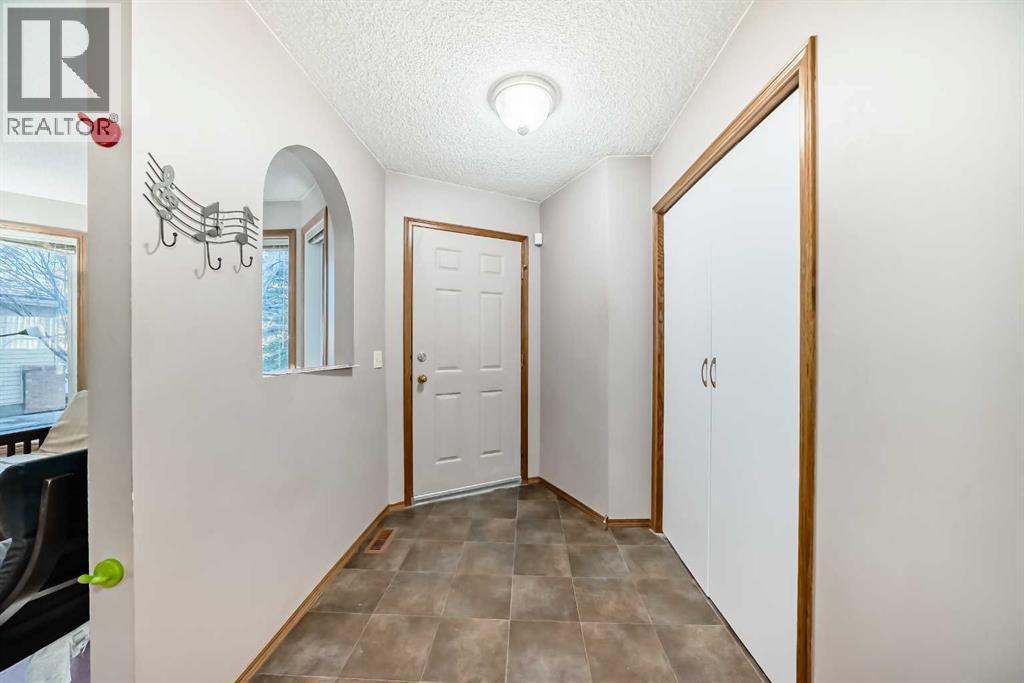 Single Family House for Sale in  Sandringham Way NW Sandstone Valley Calgary 