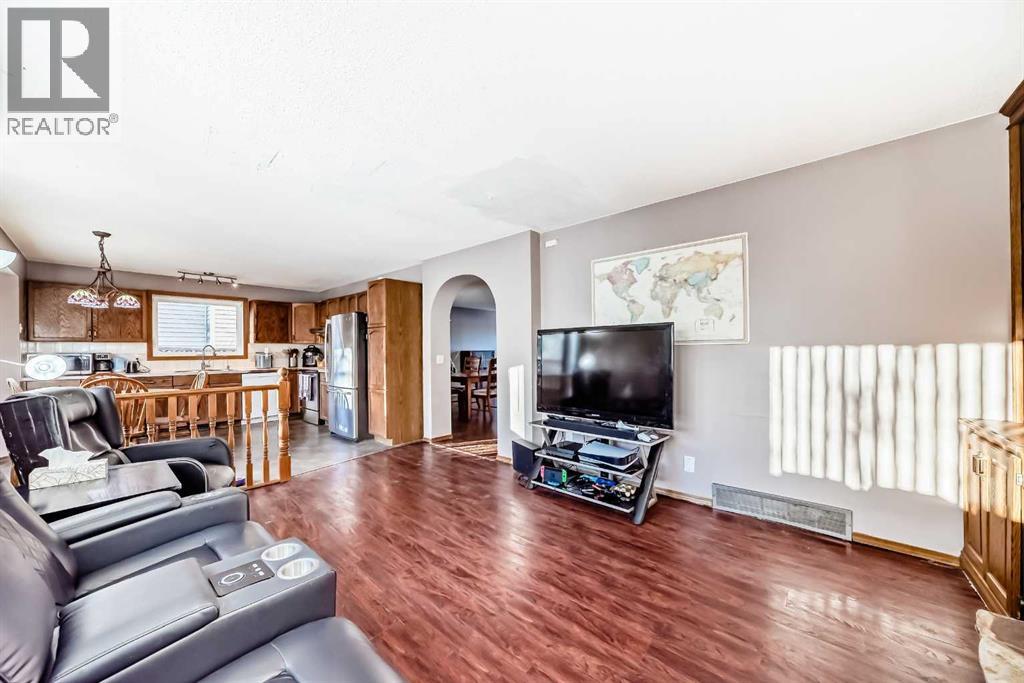 Single Family House for Sale in  Sandringham Way NW Sandstone Valley Calgary 