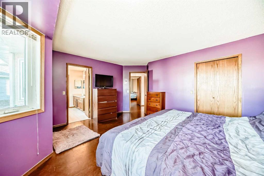 Single Family House for Sale in  Sandringham Way NW Sandstone Valley Calgary 