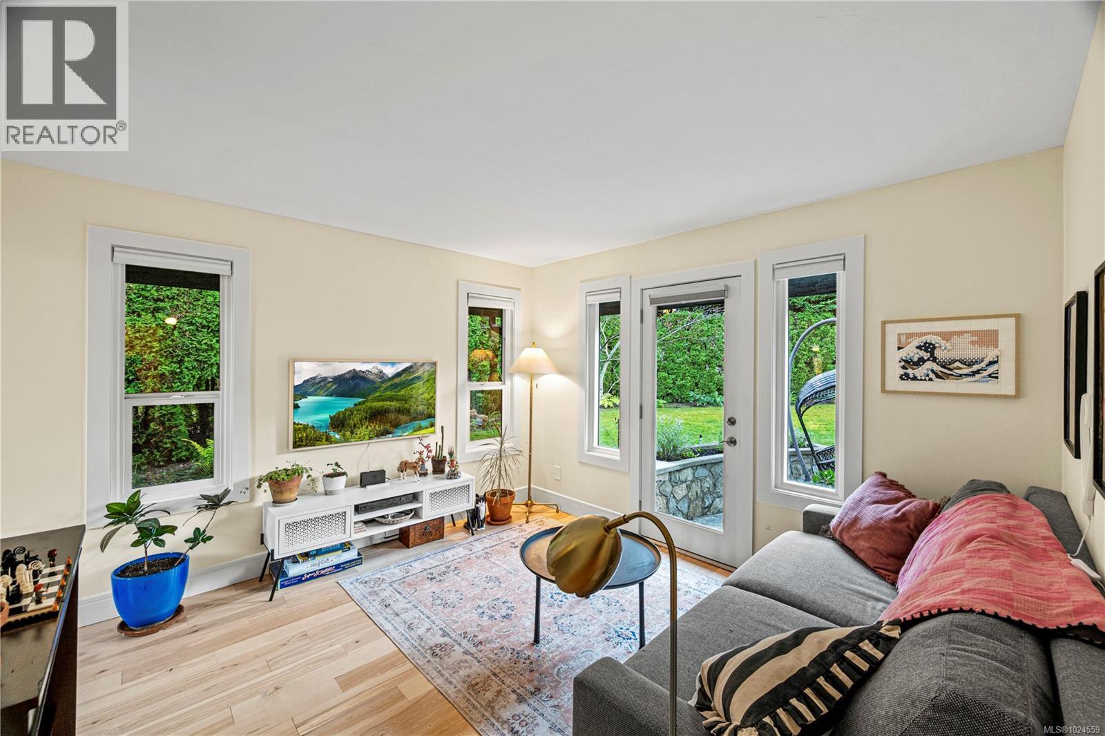  2025 Runnymede Avenue, Oak Bay