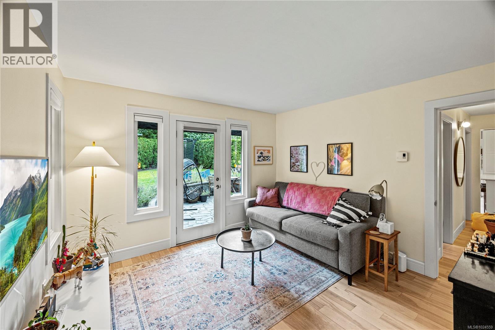  2025 Runnymede Avenue, Oak Bay