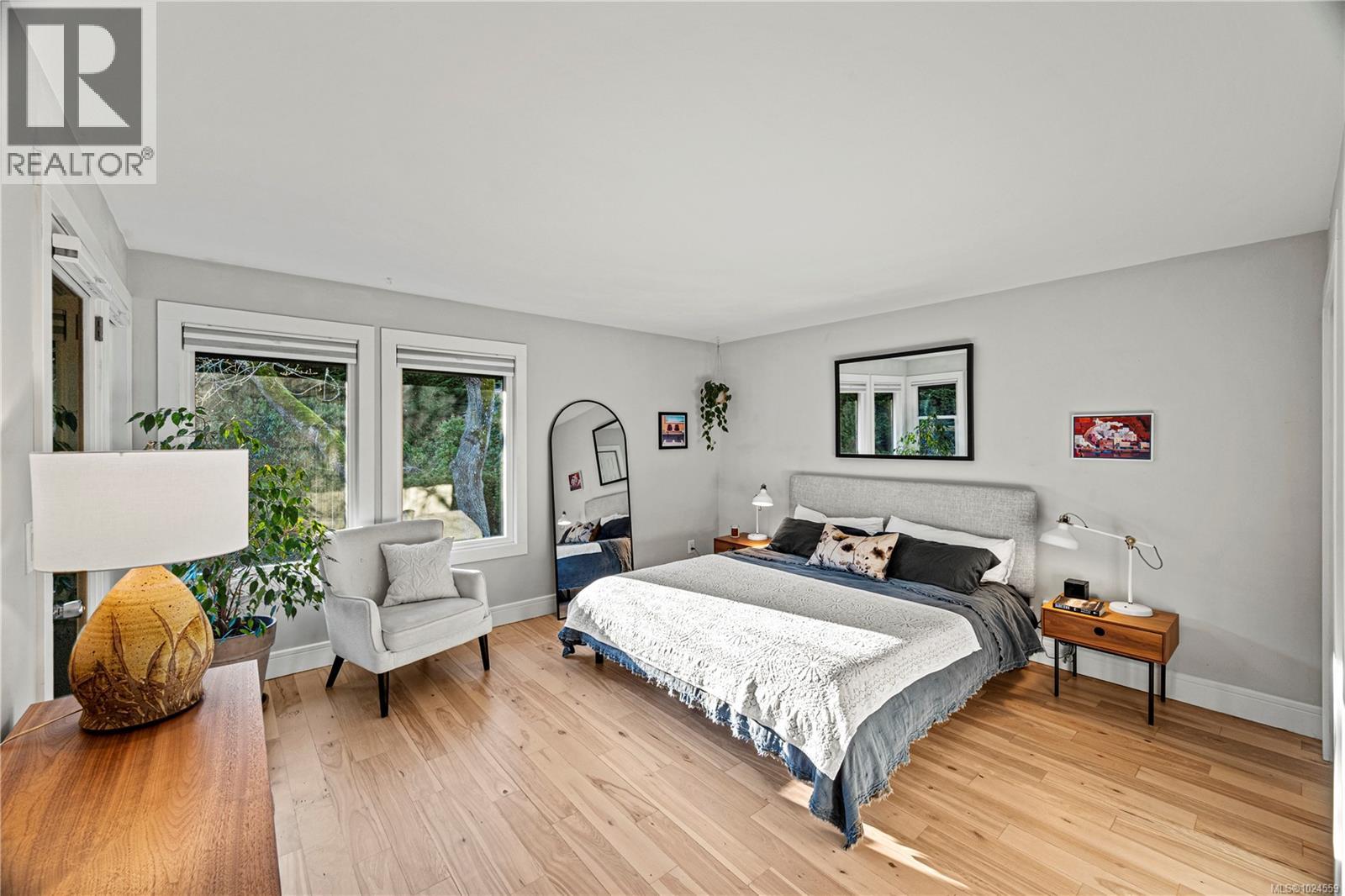  2025 Runnymede Avenue, Oak Bay