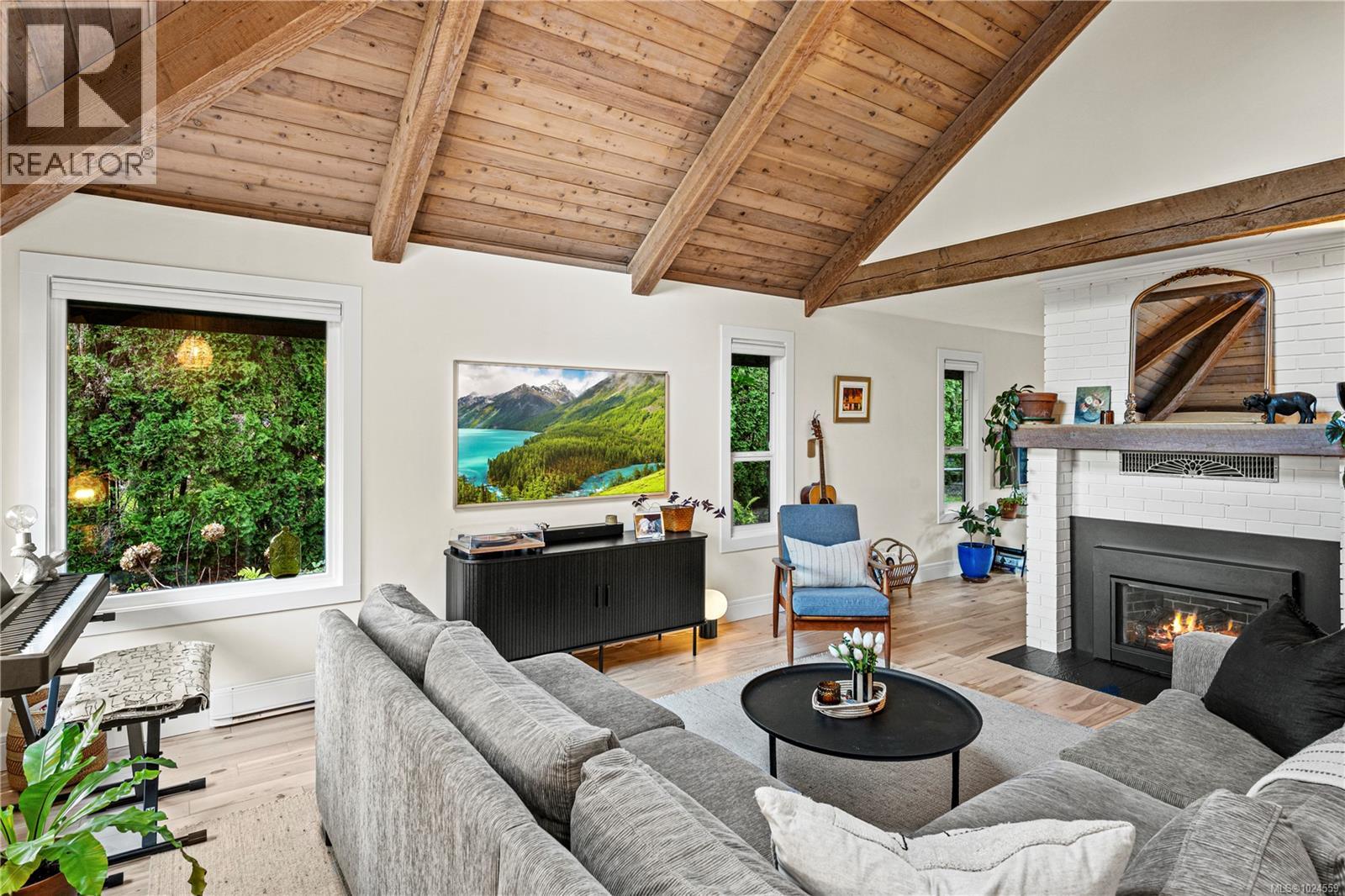  2025 Runnymede Avenue, Oak Bay