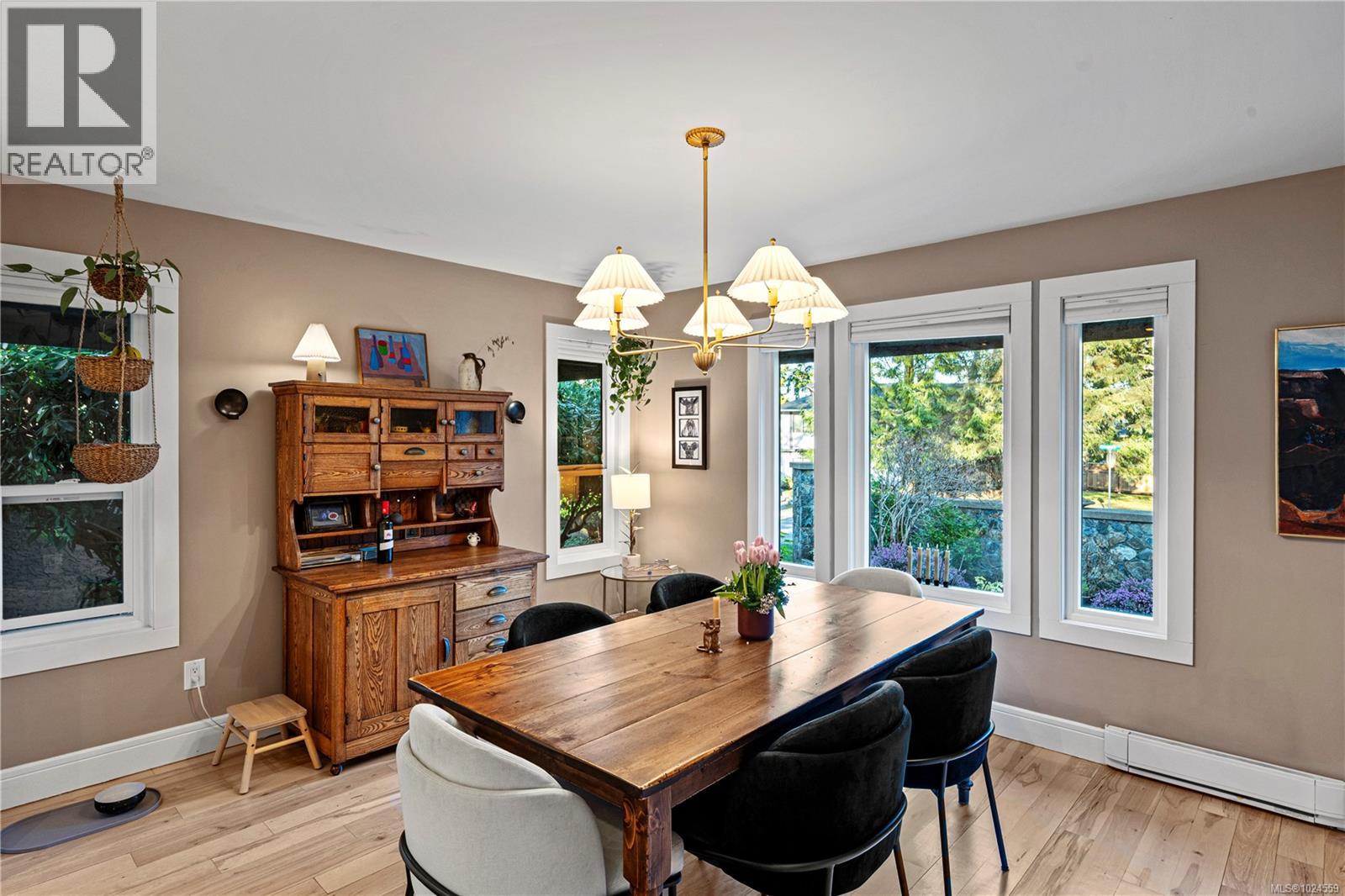  2025 Runnymede Avenue, Oak Bay