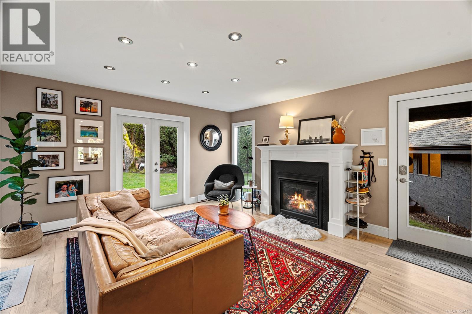  2025 Runnymede Avenue, Oak Bay