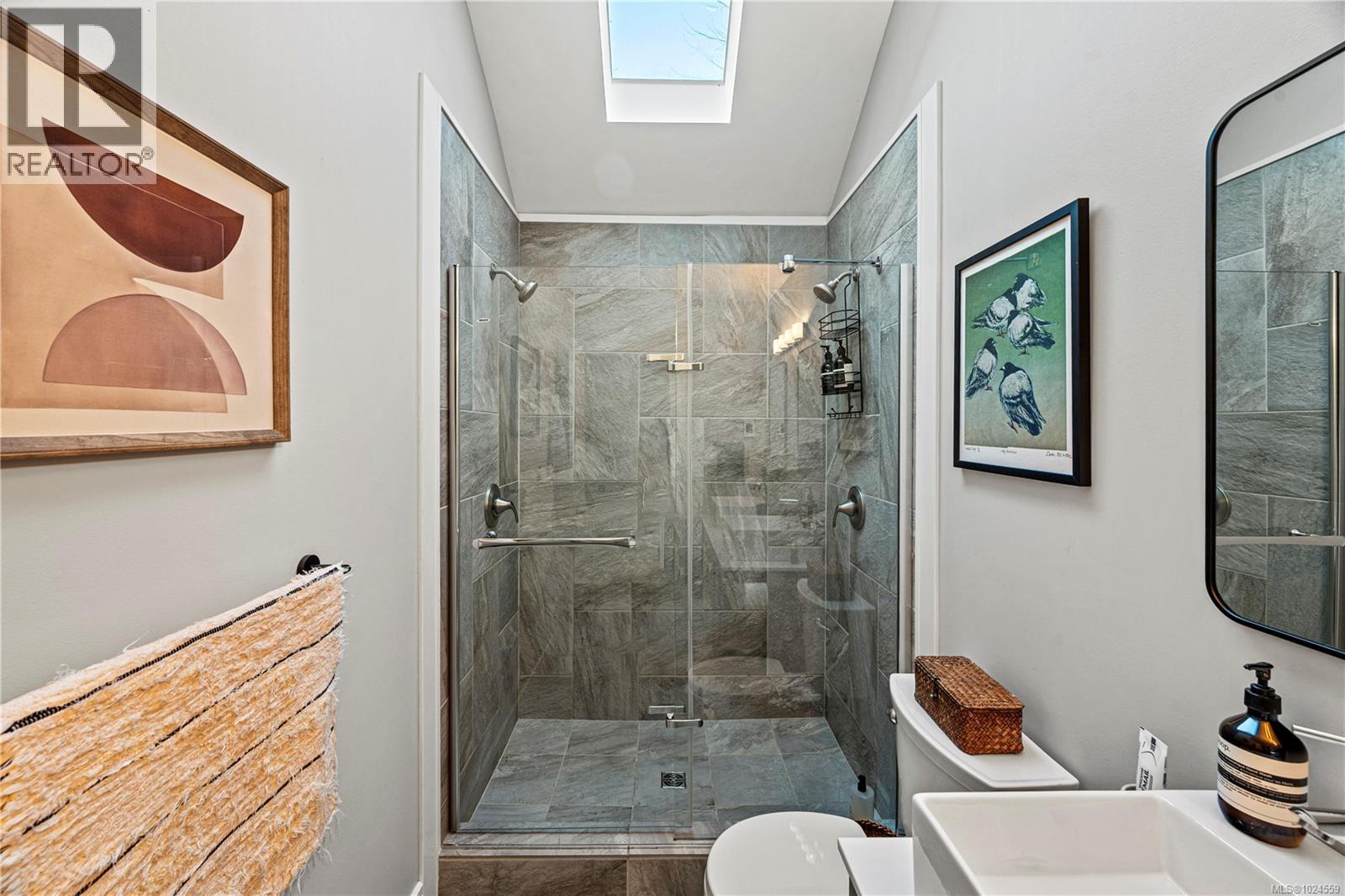  2025 Runnymede Avenue, Oak Bay