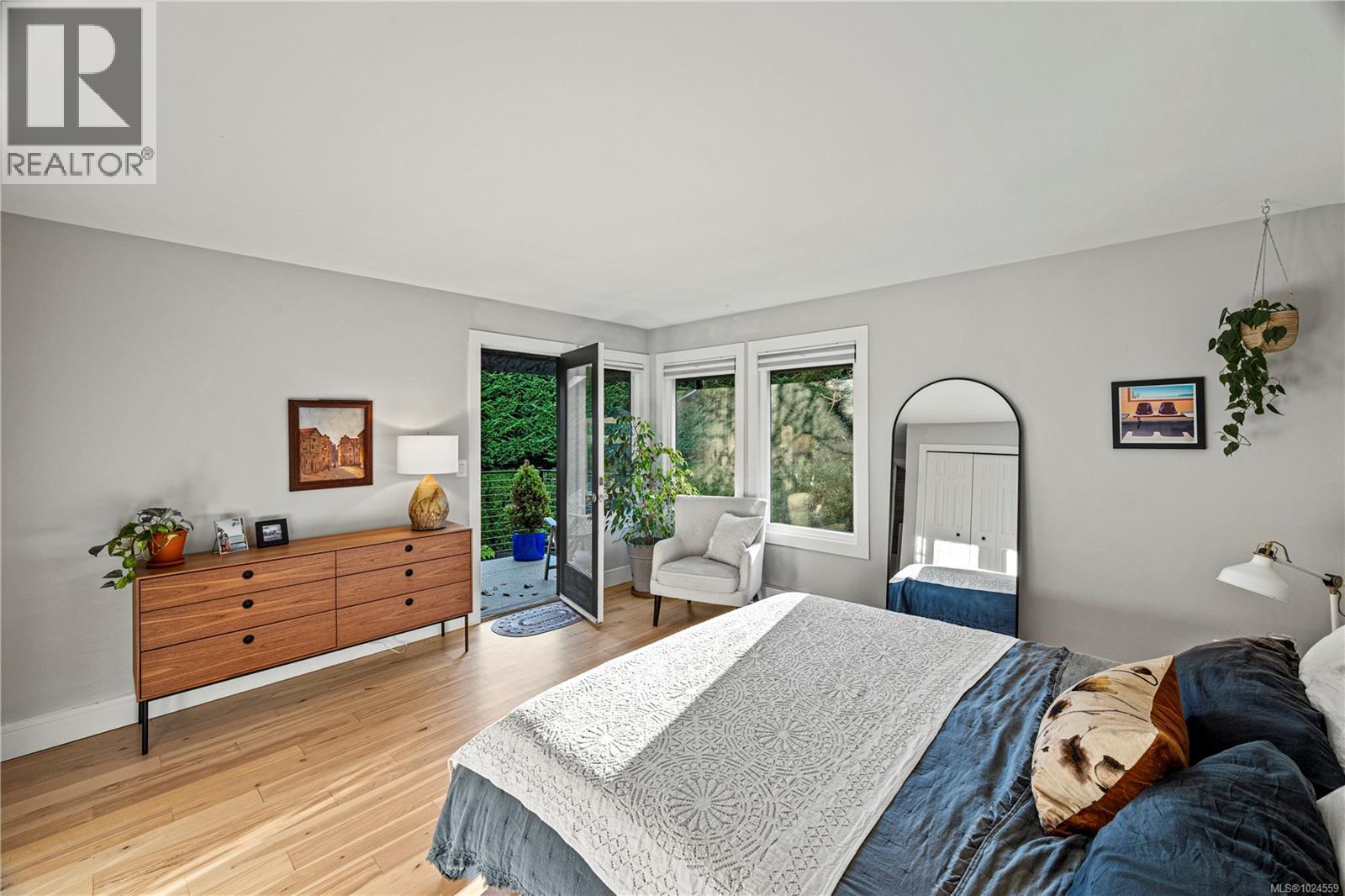  2025 Runnymede Avenue, Oak Bay