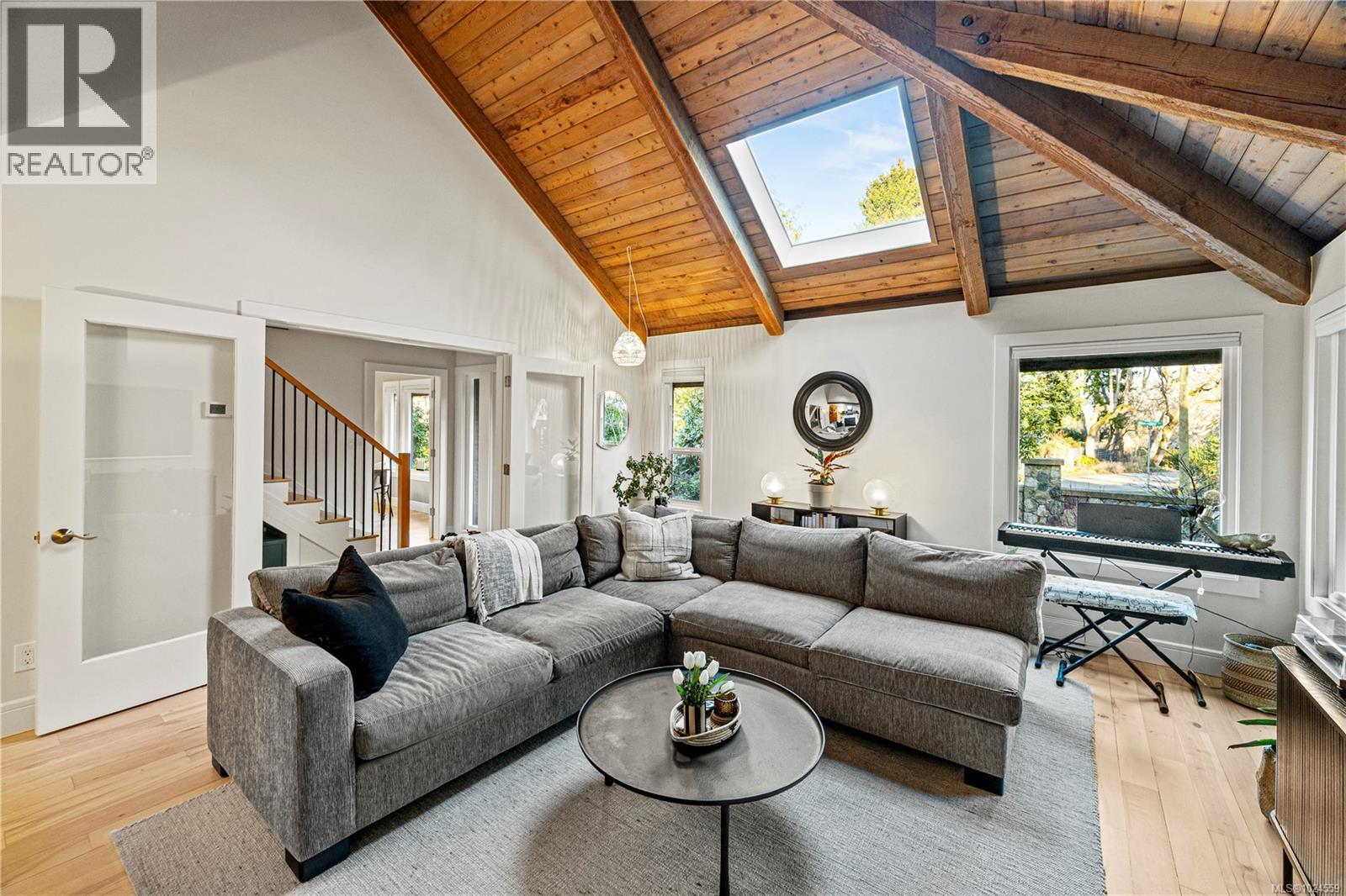  2025 Runnymede Avenue, Oak Bay