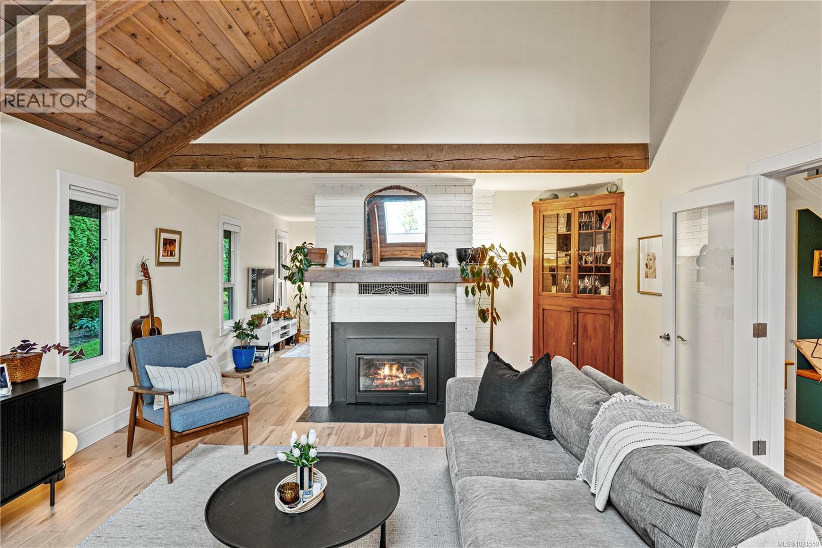  2025 Runnymede Avenue, Oak Bay