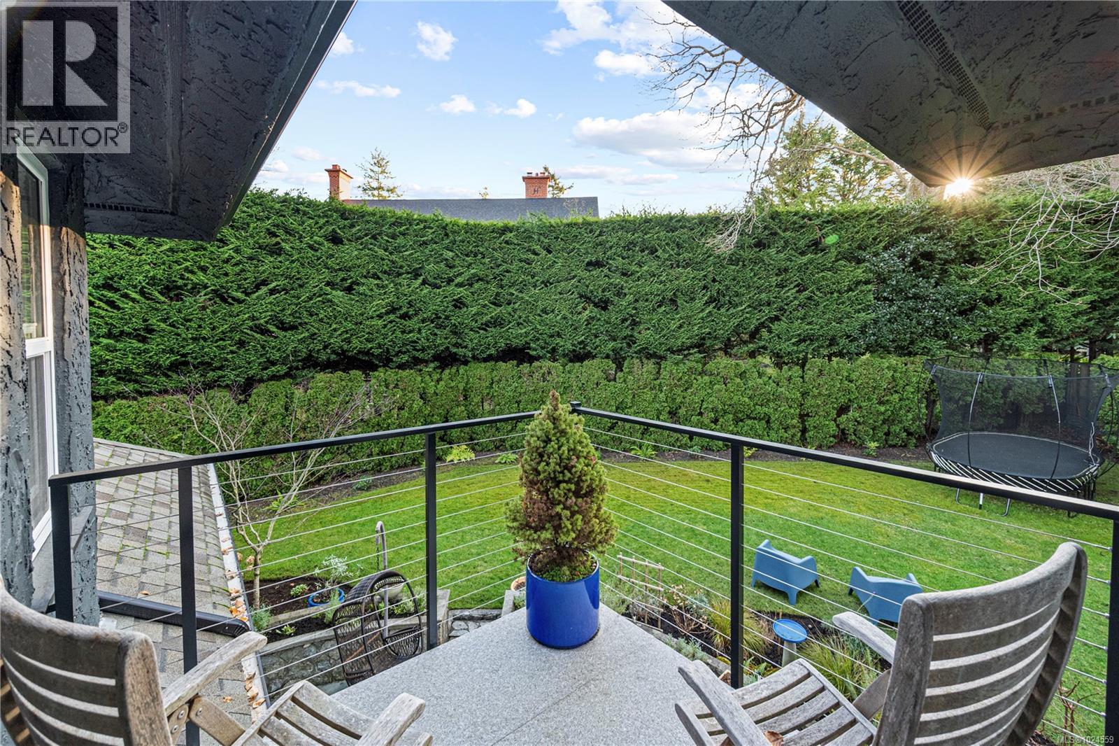  2025 Runnymede Avenue, Oak Bay