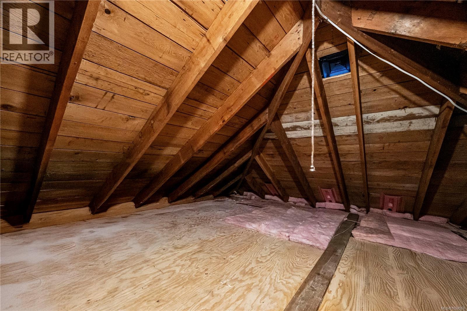  2025 Runnymede Avenue, Oak Bay