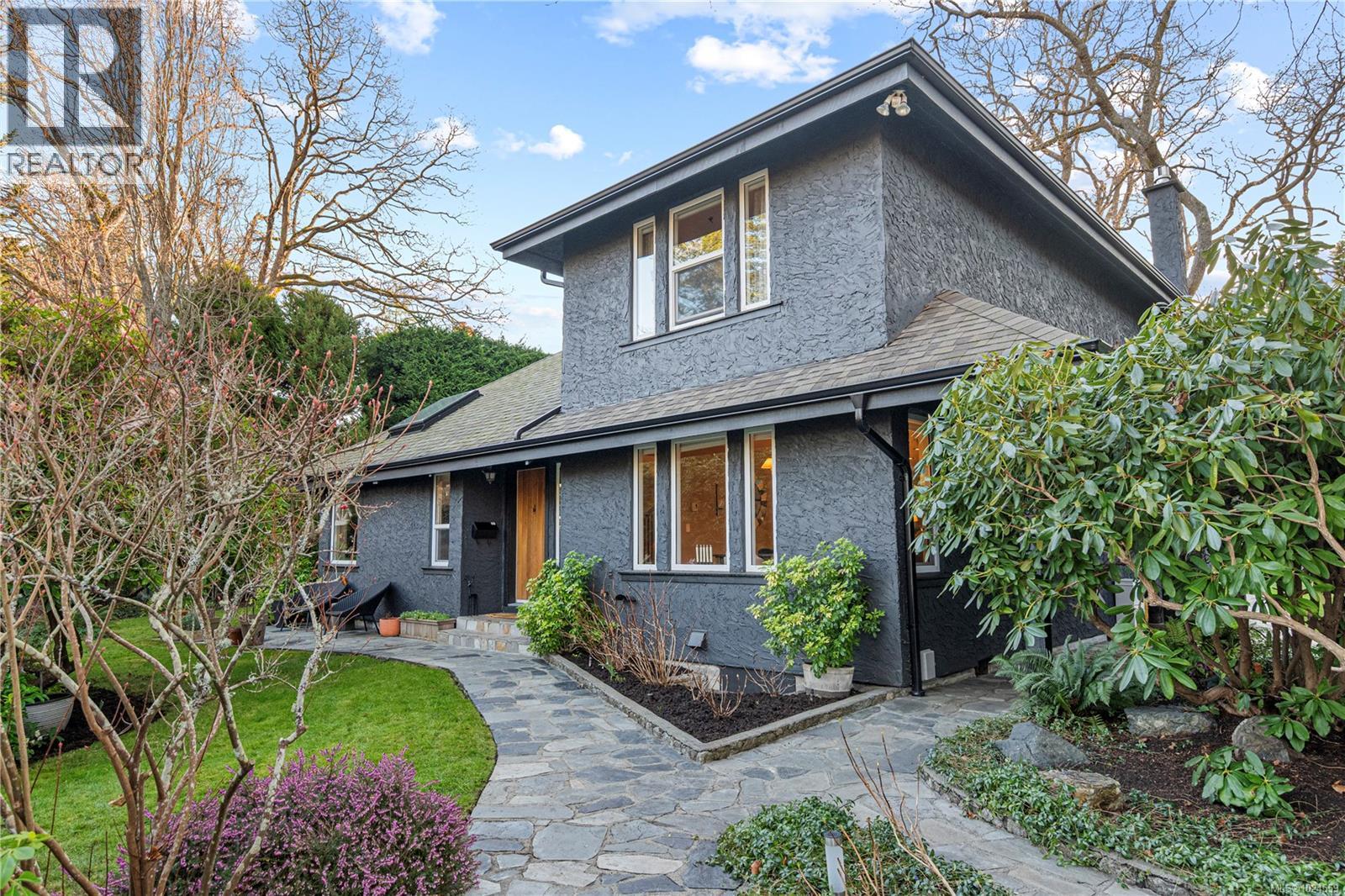  2025 Runnymede Avenue, Oak Bay