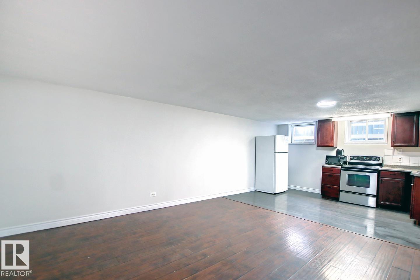 10682 61 AV NW - 28