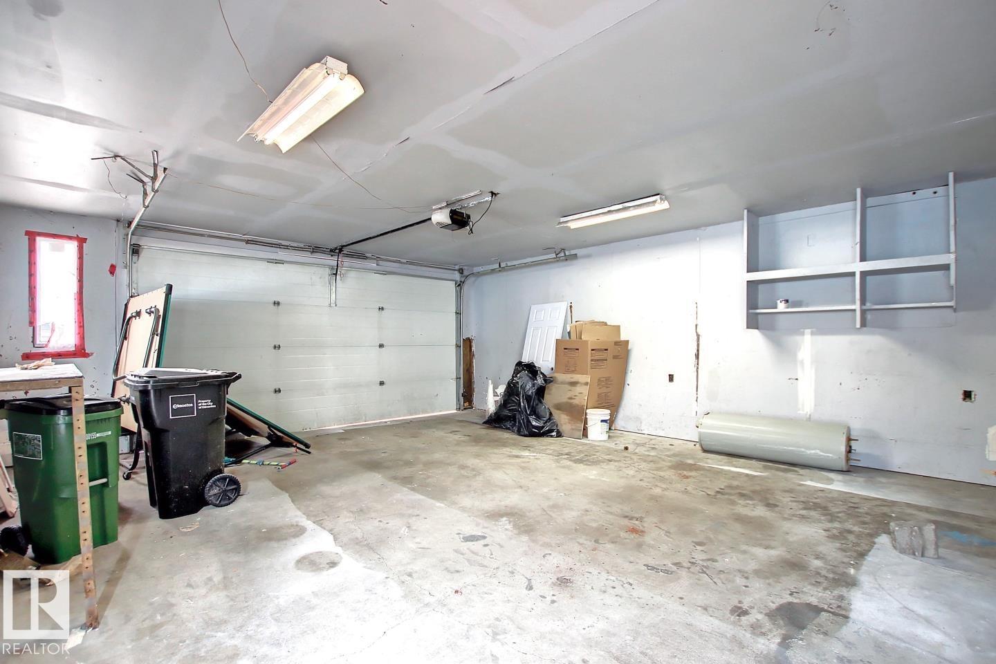 10682 61 AV NW - 36