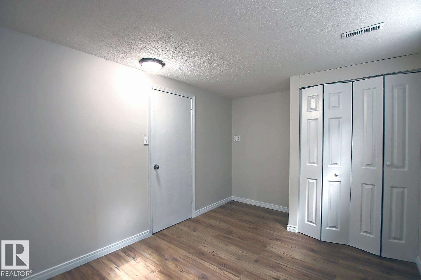 10682 61 AV NW - 33