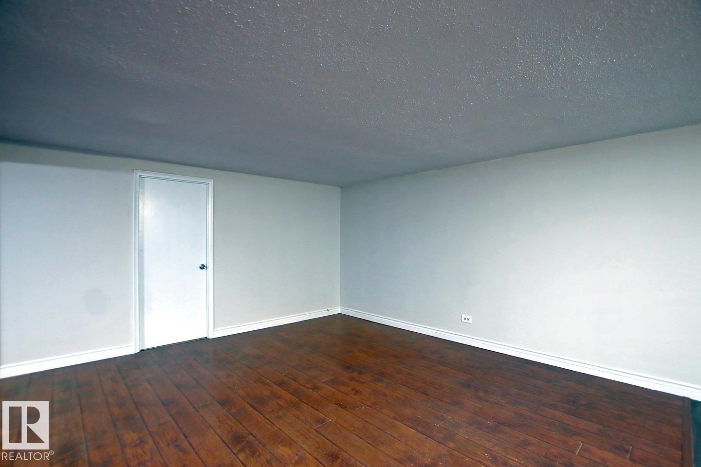 10682 61 AV NW - 24