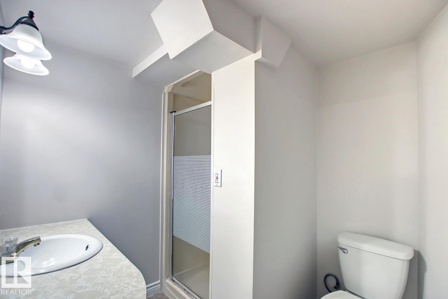 10682 61 AV NW - 34