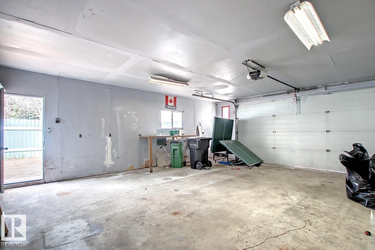 10682 61 AV NW - 37
